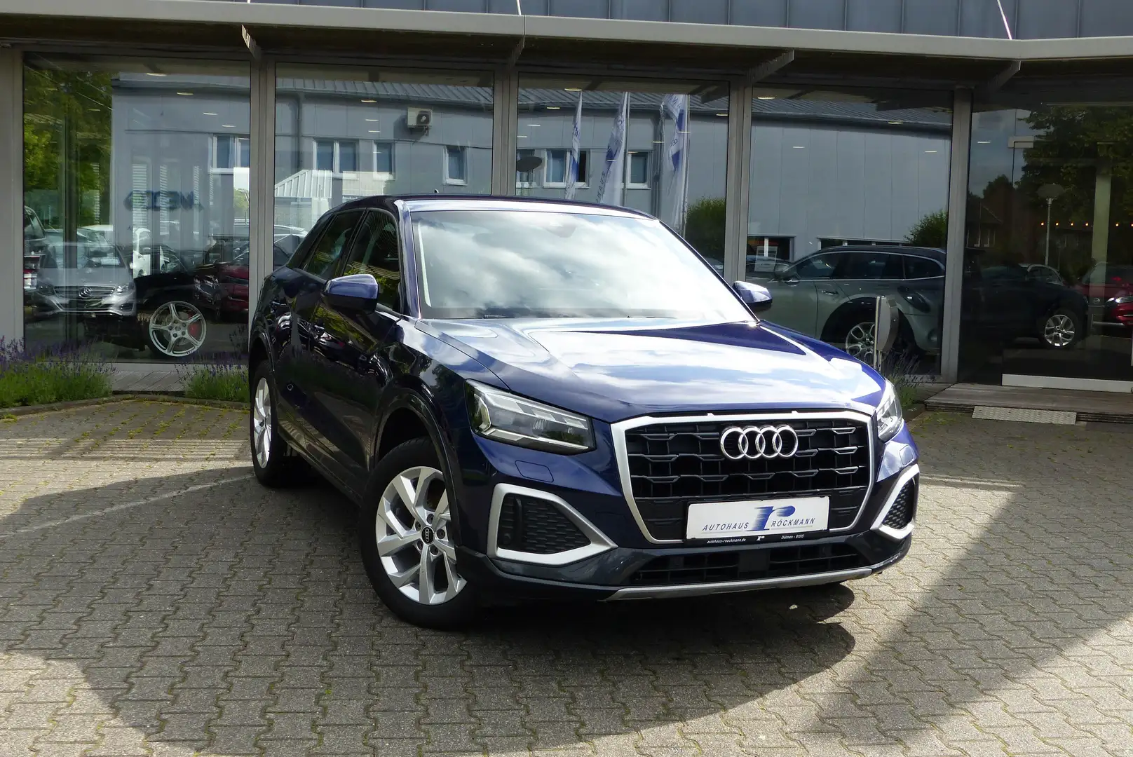 Audi Q2 30 TFSI Aut. AHK Kamera elHeckk.  Navi Blau - 1