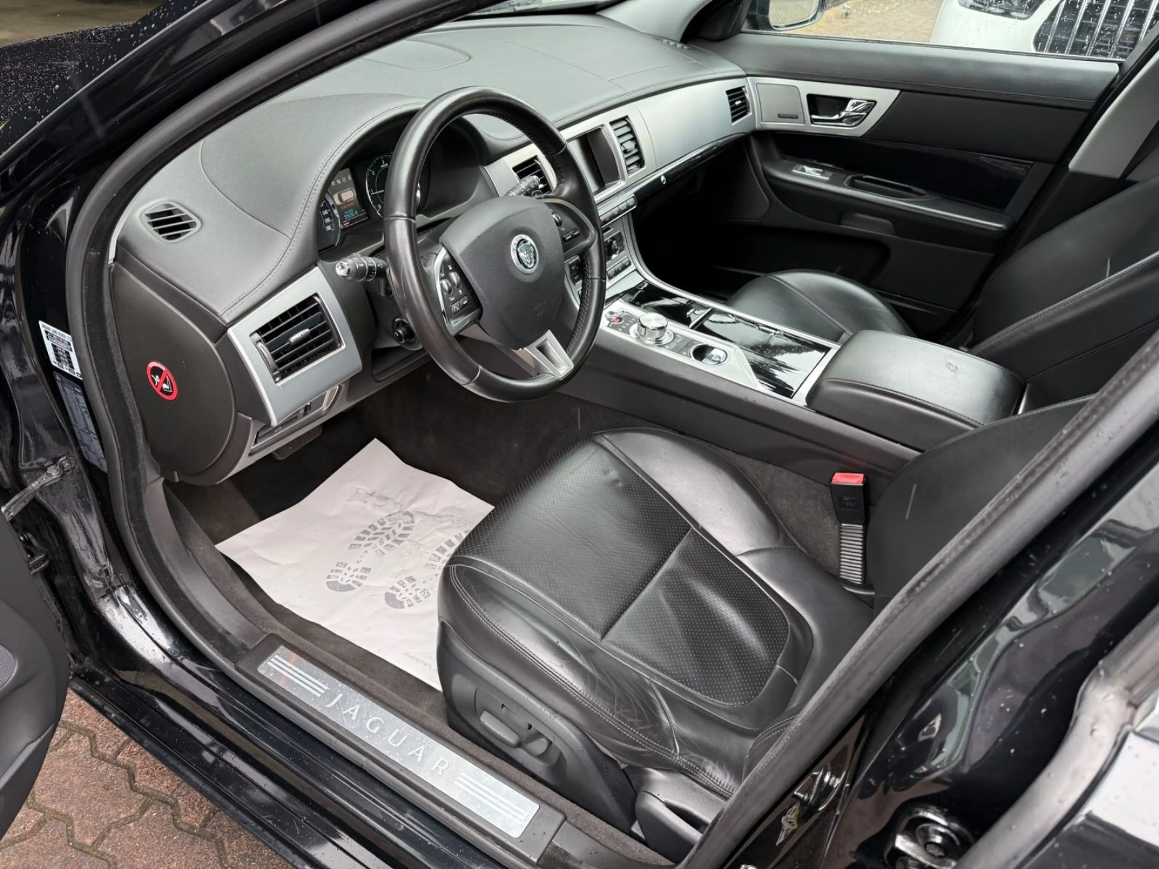 Jaguar XF S SPORTBRAKE SITZBELÜFTUNG/19"/MERIDIA — photo 9