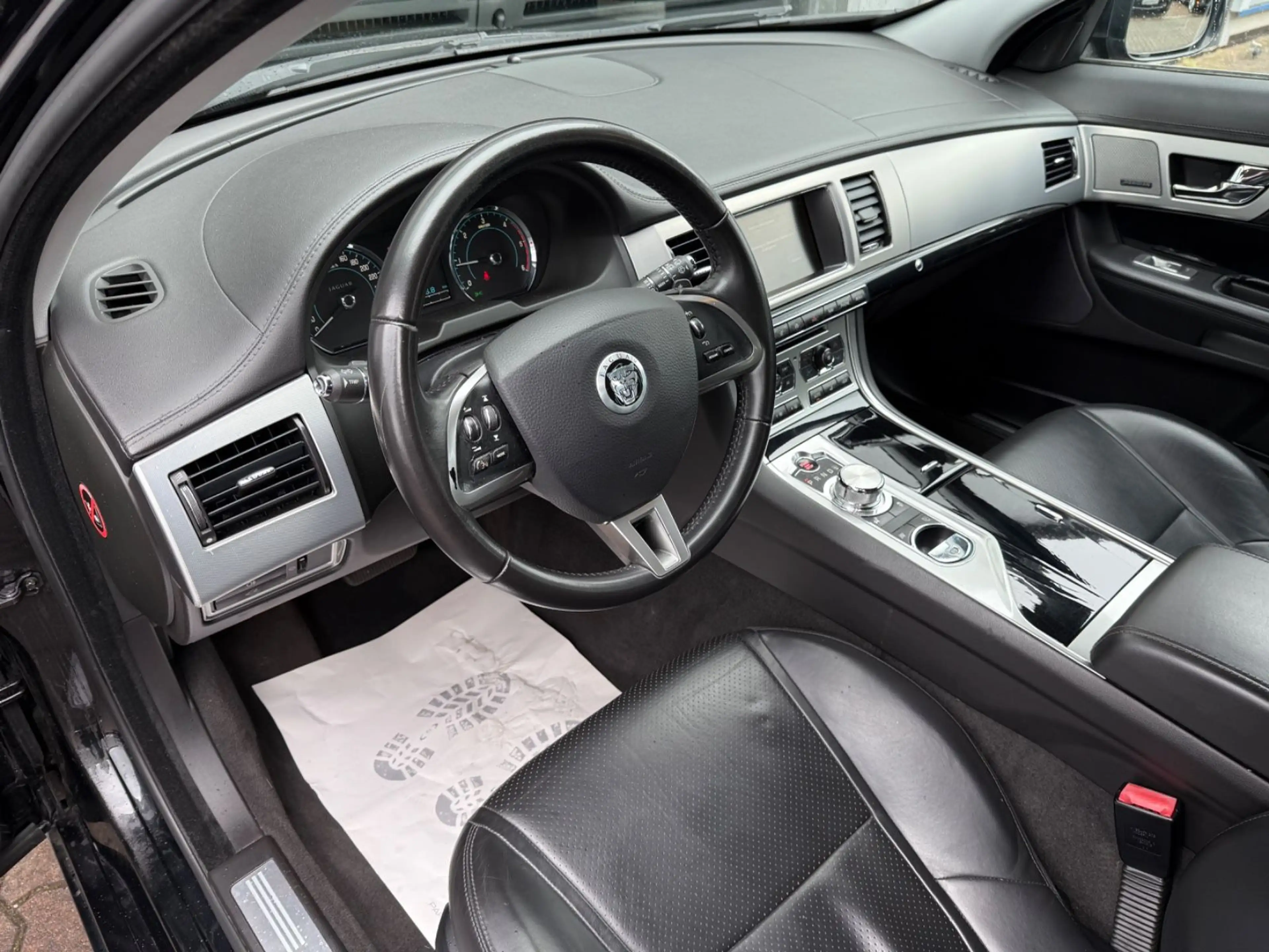 Jaguar XF S SPORTBRAKE SITZBELÜFTUNG/19"/MERIDIA — photo 10
