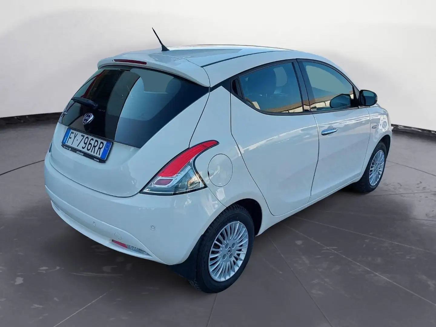 Lancia Ypsilon 1.2 69cv E6 Gold / Bluetooth + Parking Blanco - 2