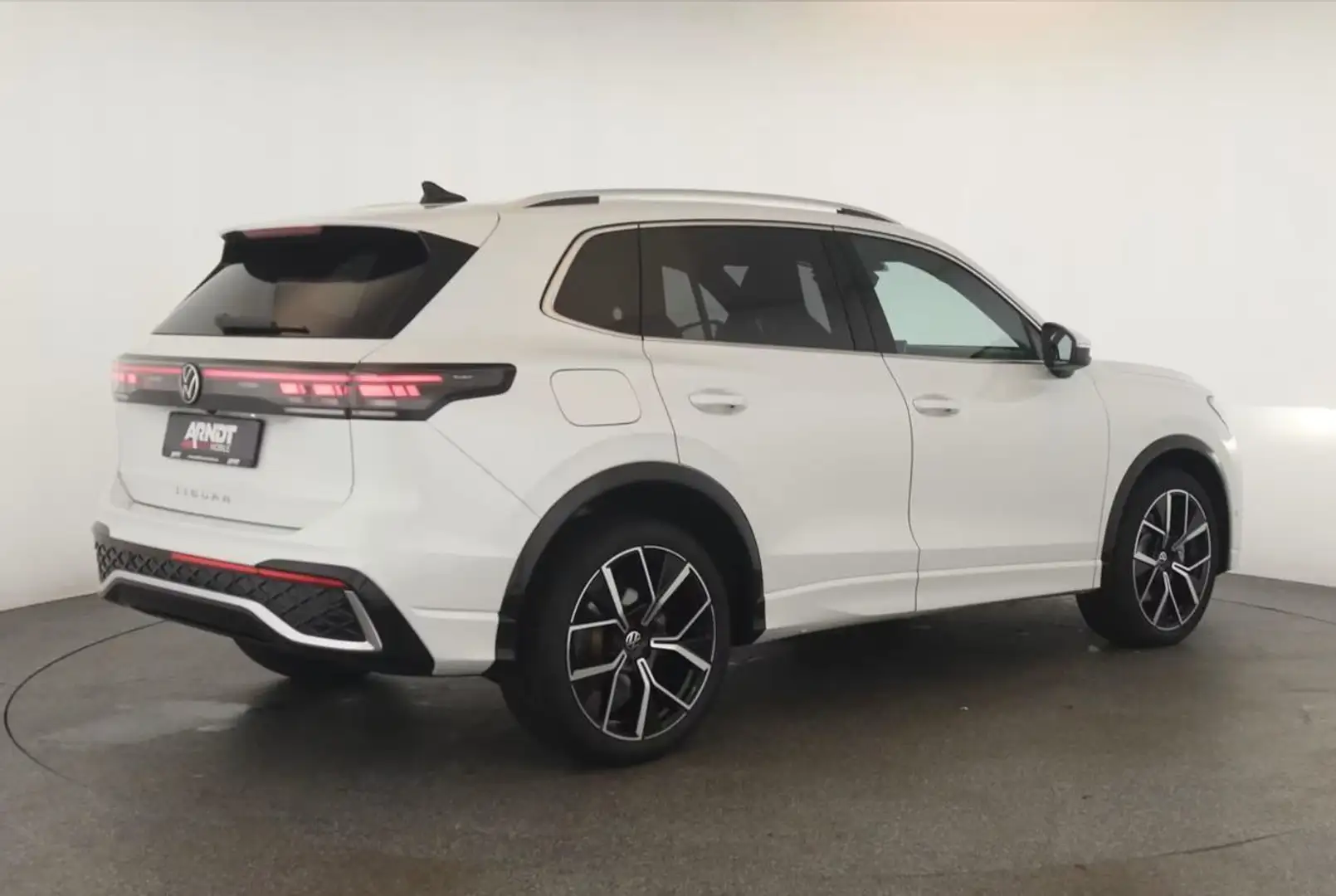 Volkswagen Tiguan 2.0 TDI DSG R-Line 150CH -ACC-LED-GPS-TOIT OUVRANT-JANTES 20 POUCES Weiß - 2