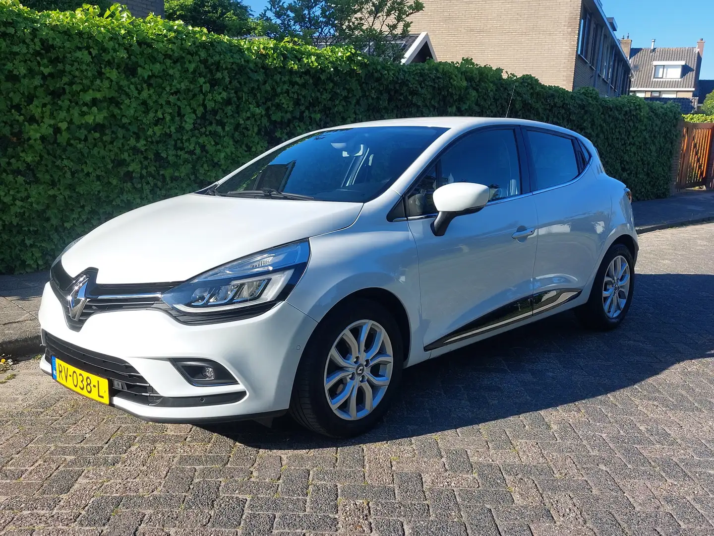 Renault Clio IV 0.9 TCe 90 Intens - 64.862 km - 2018 Wit - 1