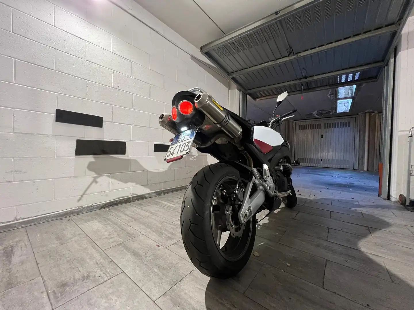 Suzuki GSR 600 Bianco - 1