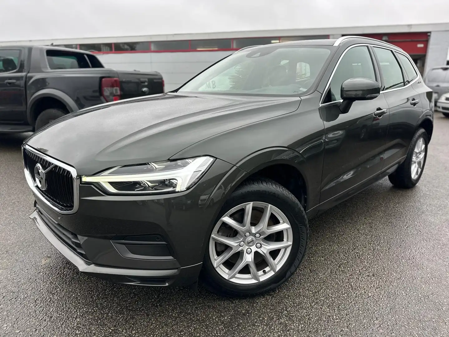 Volvo XC60 XC60 2.0 T4 Momentum Geartronic Gris - 1
