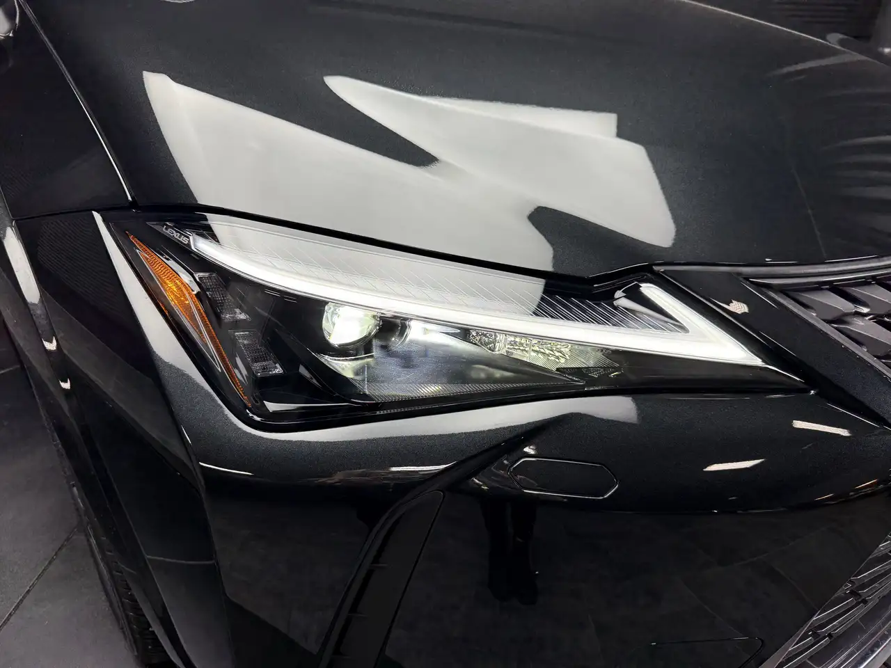 Lexus UX снимка Lexus UX