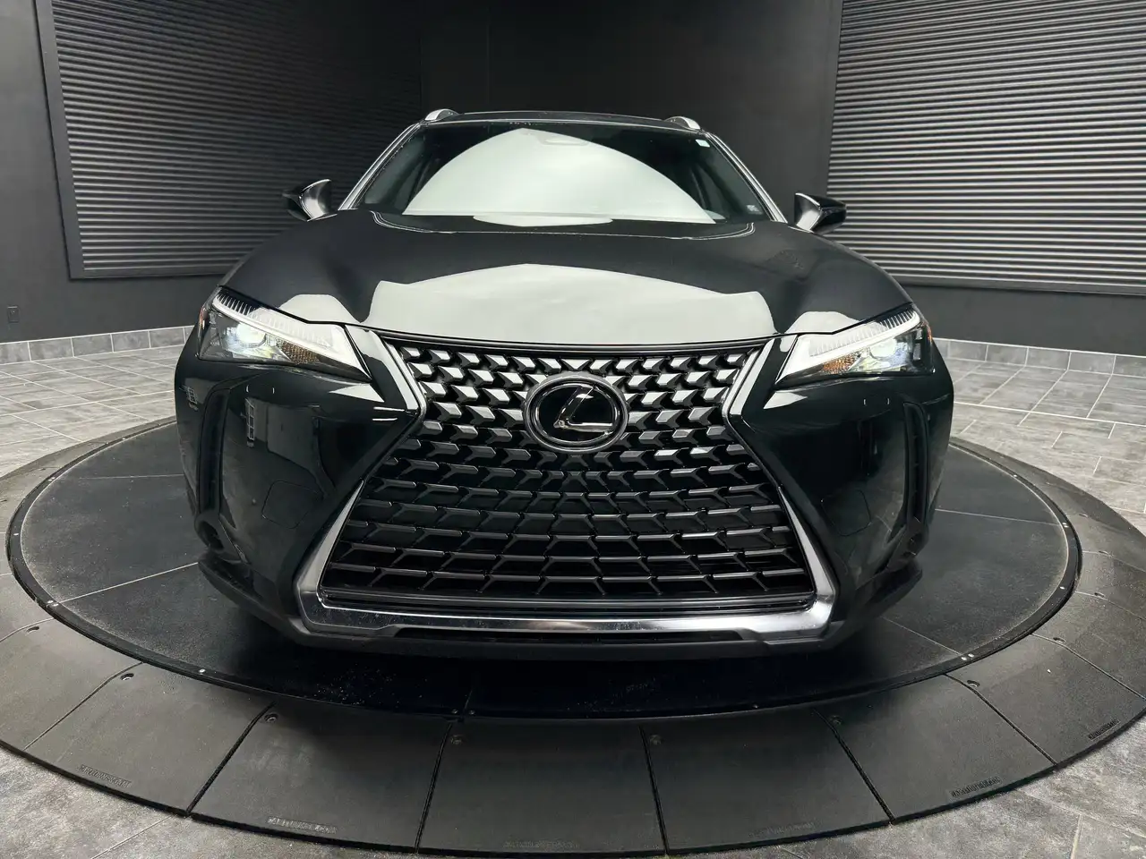 Lexus UX снимка Lexus UX