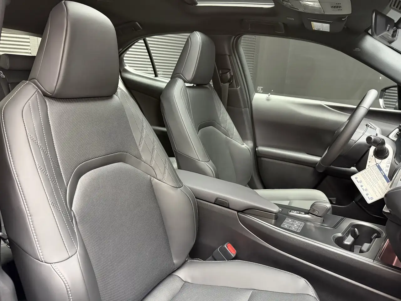 Lexus UX снимка Lexus UX
