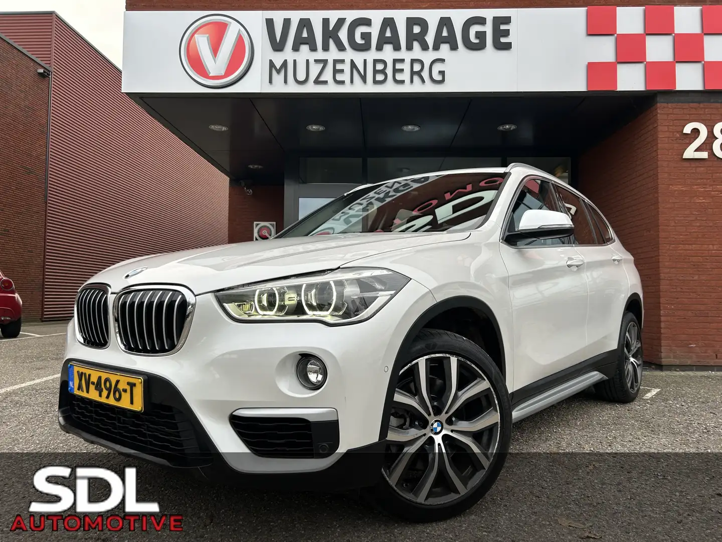 BMW X1 sDrive20i Executive X-Line // LED // LEDER // HEAD Bianco - 1