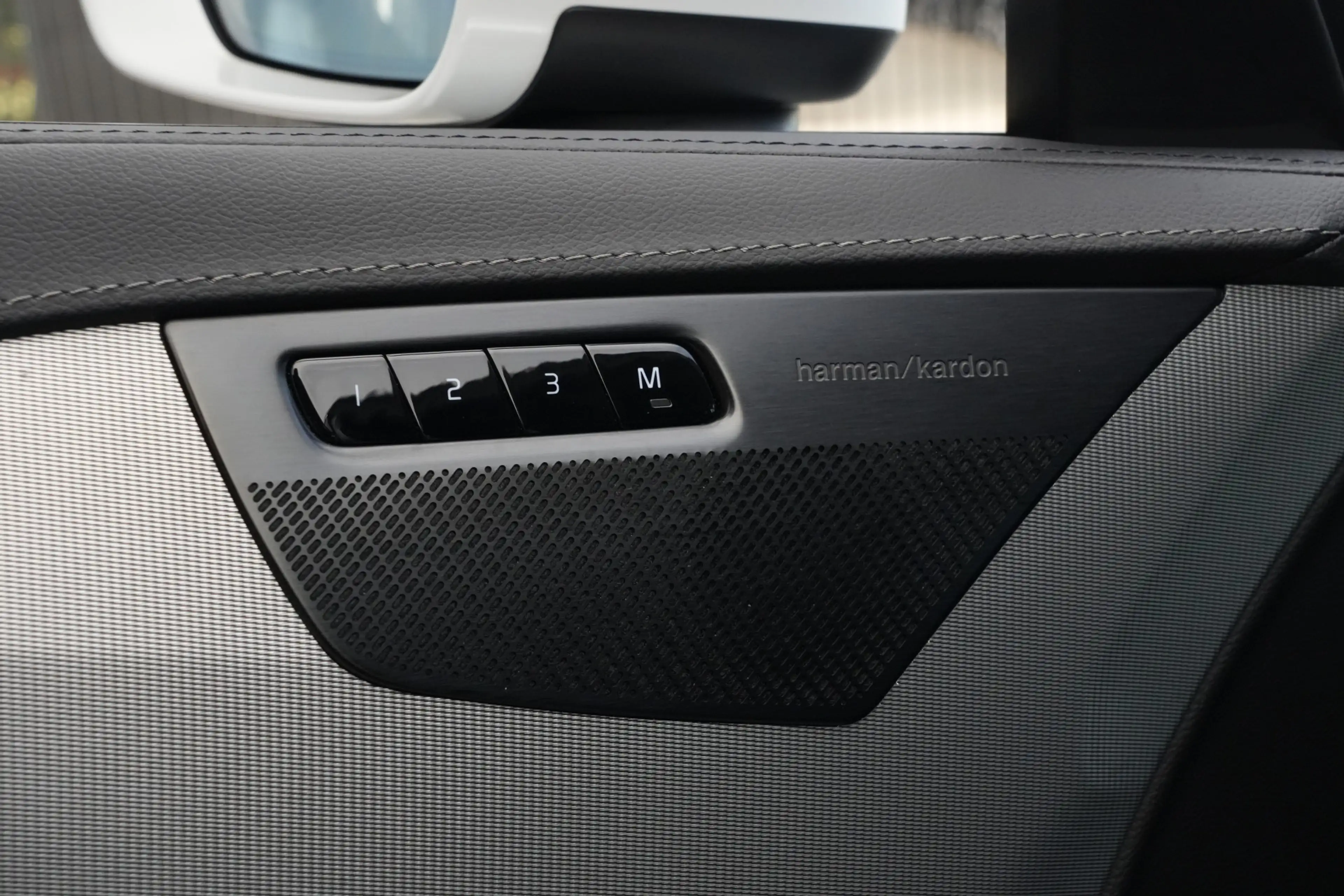 Volvo XC90 2.0 T8 Recharge AWD Plus Bright | 455 PK | Panoram — photo 26