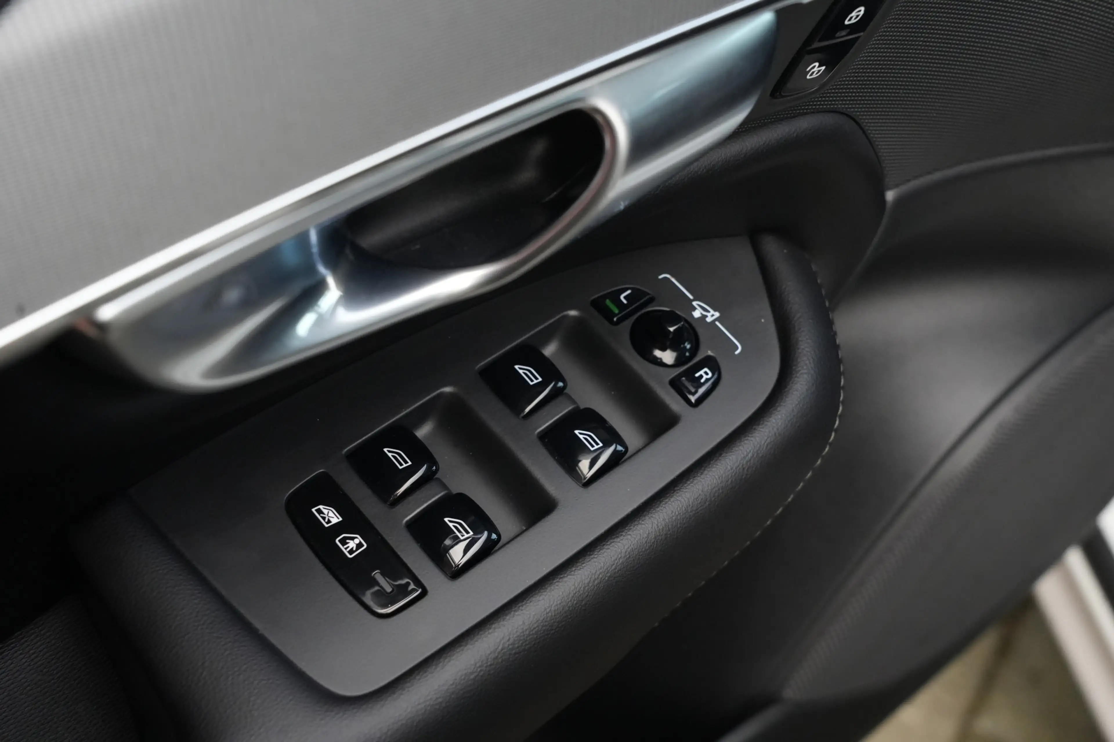 Volvo XC90 2.0 T8 Recharge AWD Plus Bright | 455 PK | Panoram — photo 27