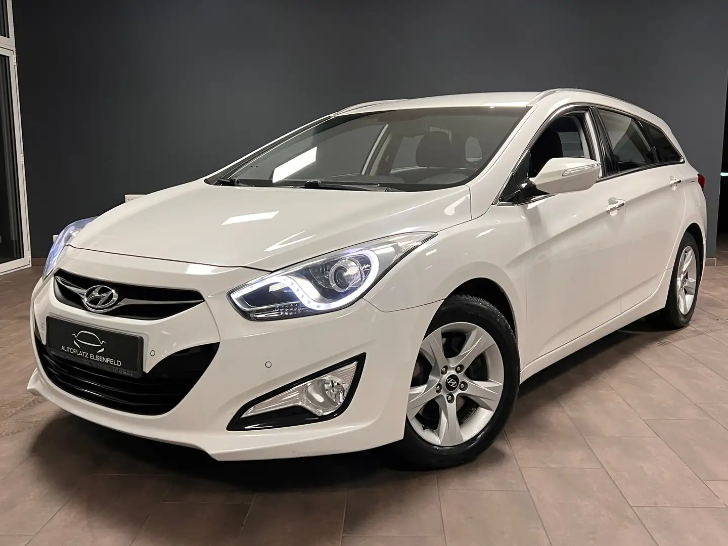 Hyundai i40 CW 1.6 GDi / FIFA World Cup Edition / LED / SHZ / Weiß - 1