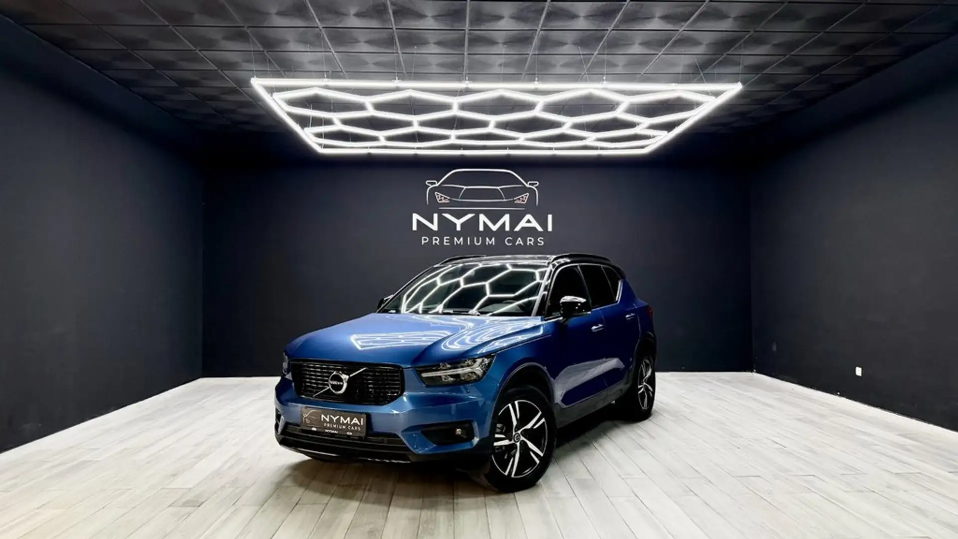 Volvo XC40 T2 Momentum Aut. Azul - 1