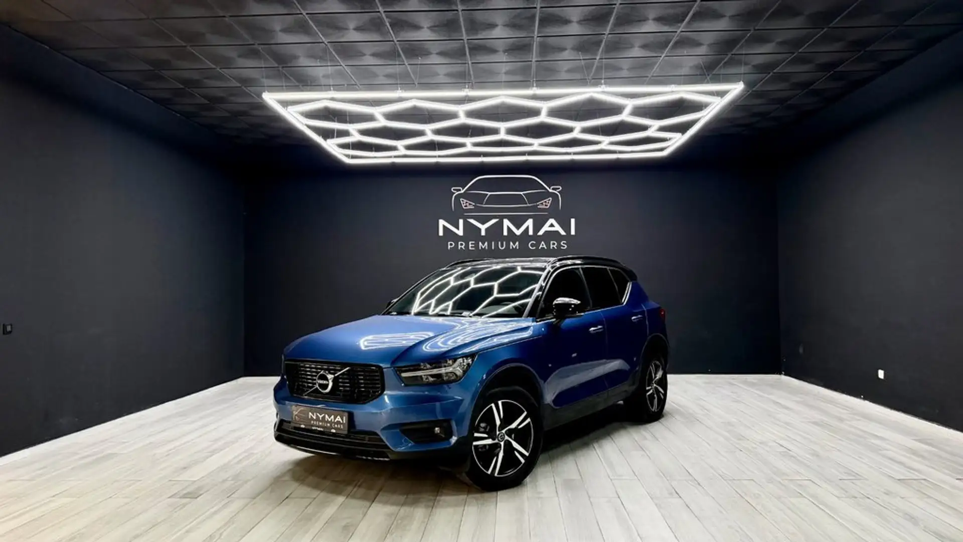 Volvo XC40 T2 Momentum Aut. Azul - 2