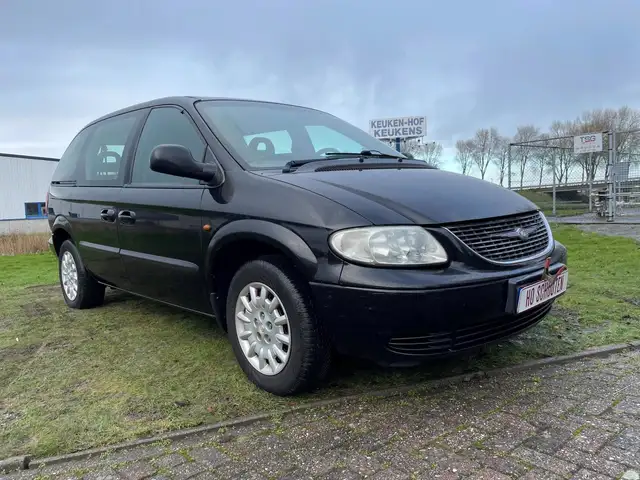 Chrysler Voyager 2.4i SE // 7 persoons // airco // apk //