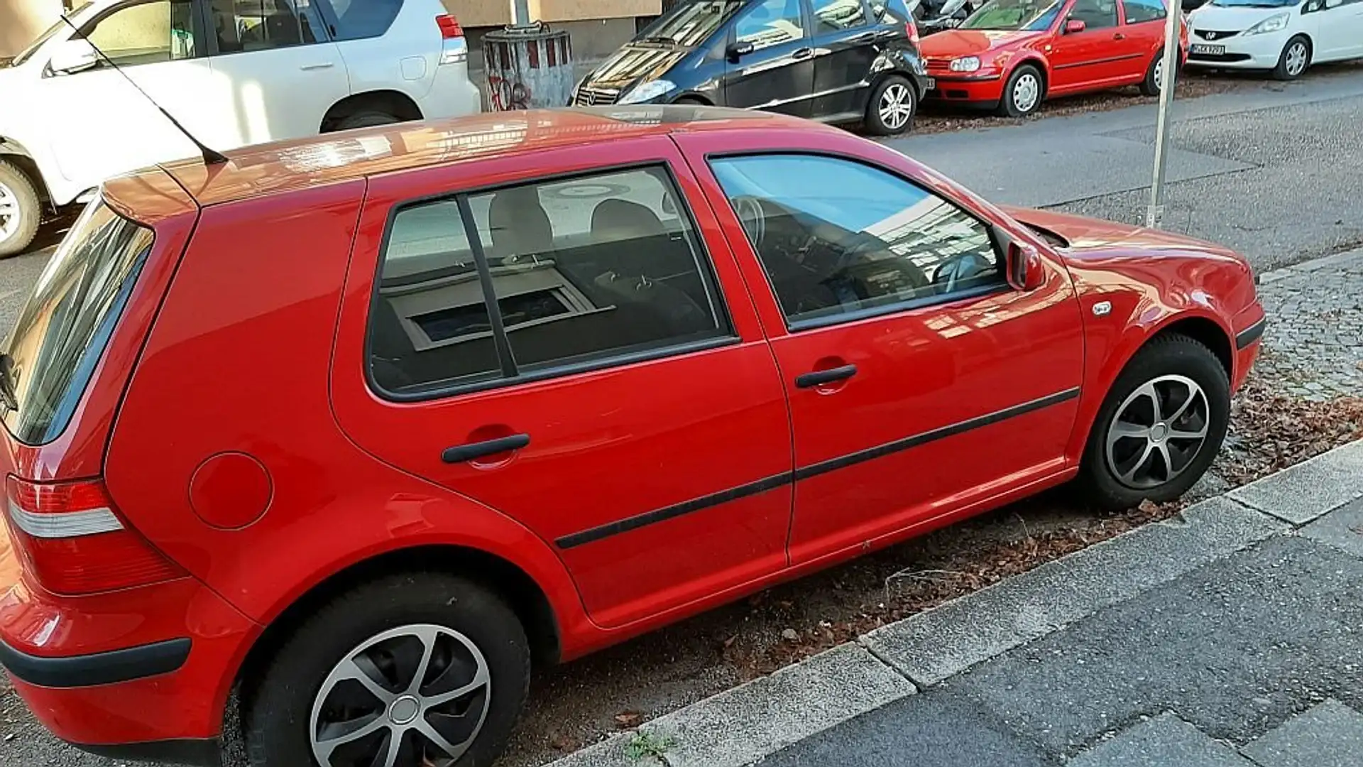 Volkswagen Golf Der Favorit der Familie VW GOLF 1.4 Camp Geschenk Rot - 2