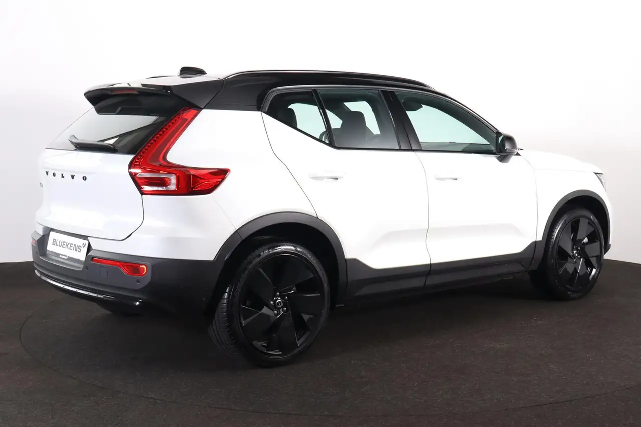 Volvo EX40 2026
