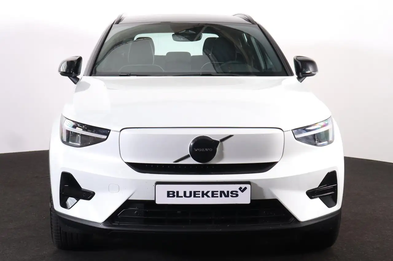 Volvo EX40 2026