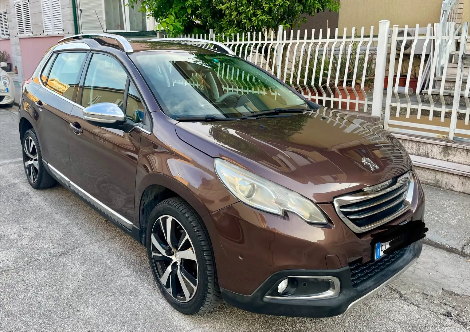 Peugeot 2008 2008 1.6 e-hdi 8v Allure s Коричневий - 1