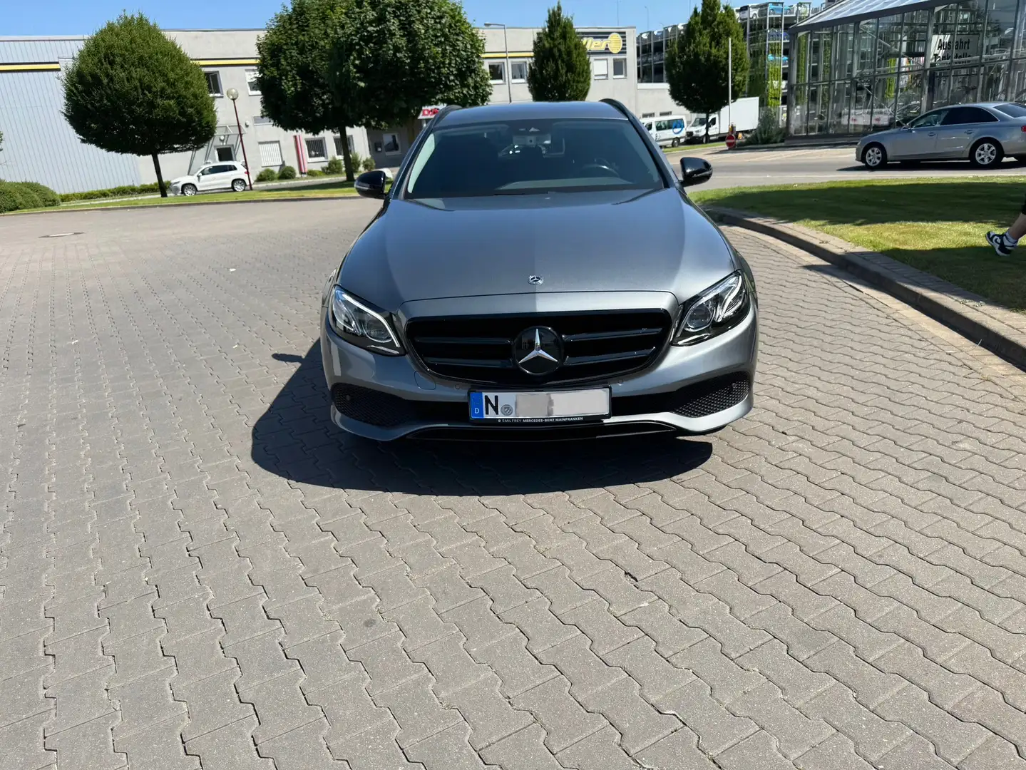 Mercedes-Benz E 400 4Matic T Night mit Garantie - 1