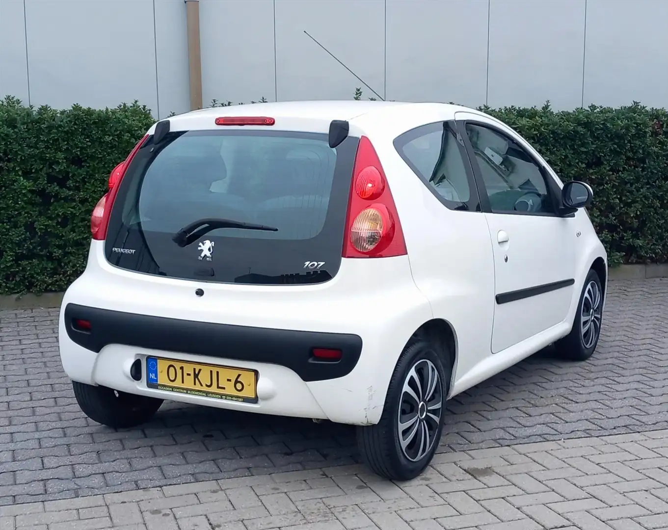 Peugeot 107 1.0 12V 68PK 3D XR Wit - 2