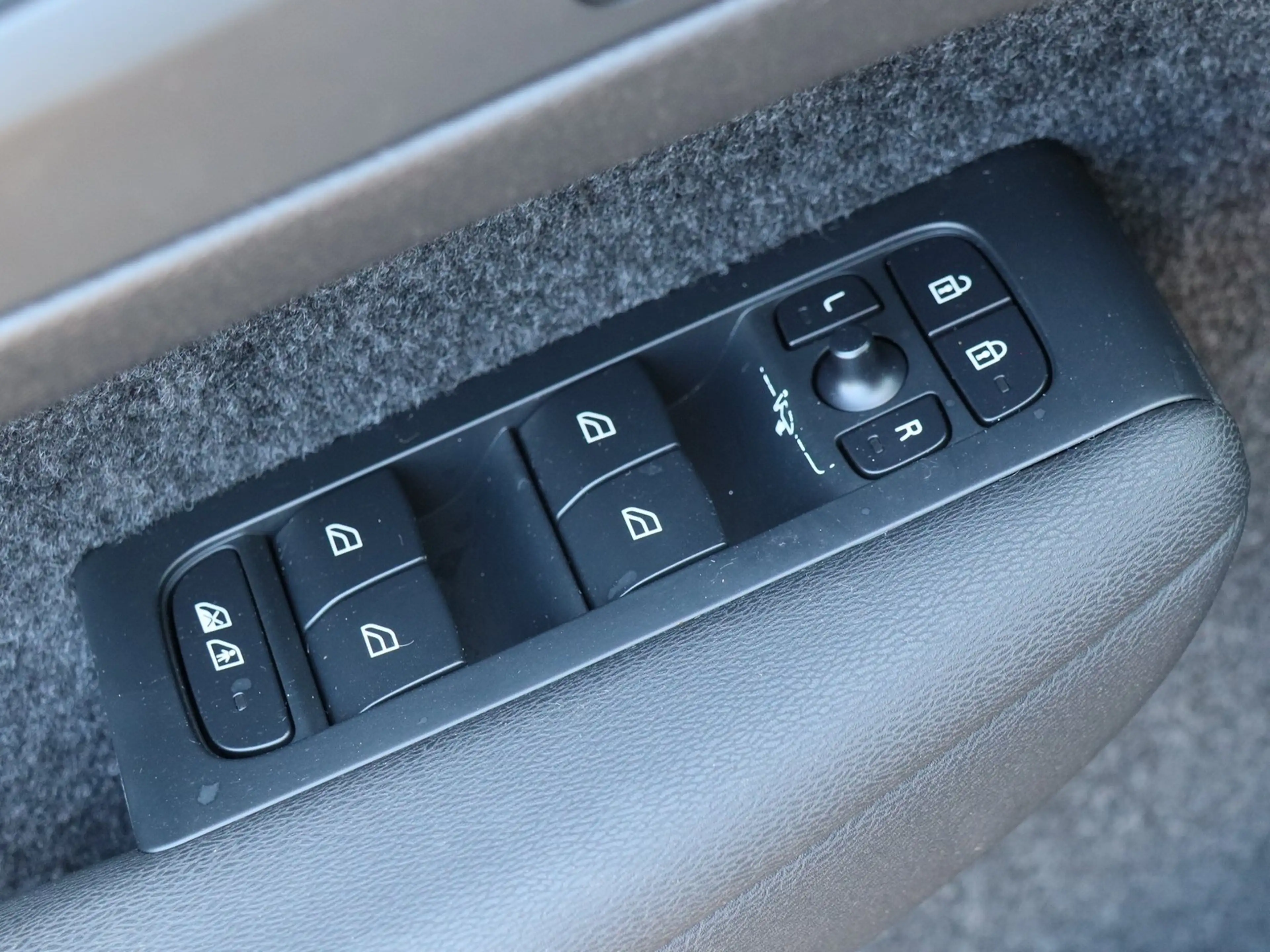 Volvo XC40 T5 Ultimate Dark Recharge Plug-In Hybrid Navi*P... — photo 15