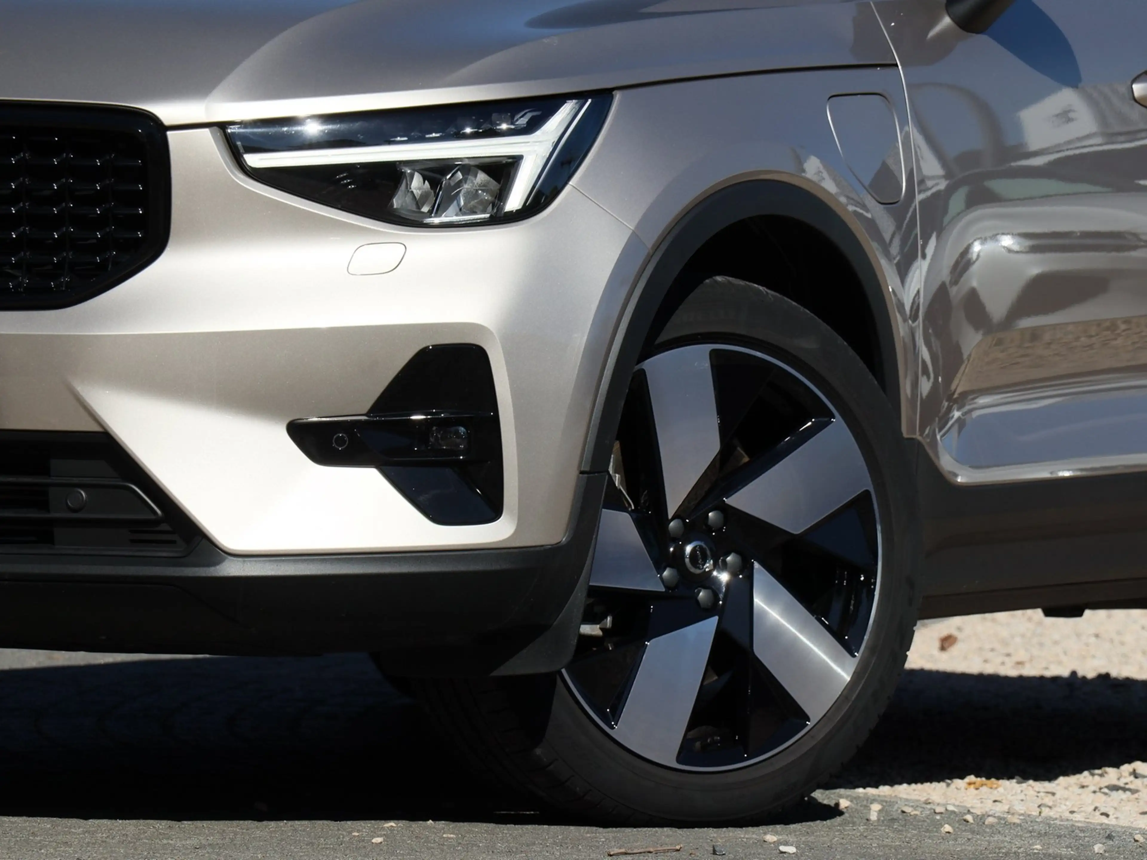Volvo XC40 T5 Ultimate Dark Recharge Plug-In Hybrid Navi*P... — photo 5