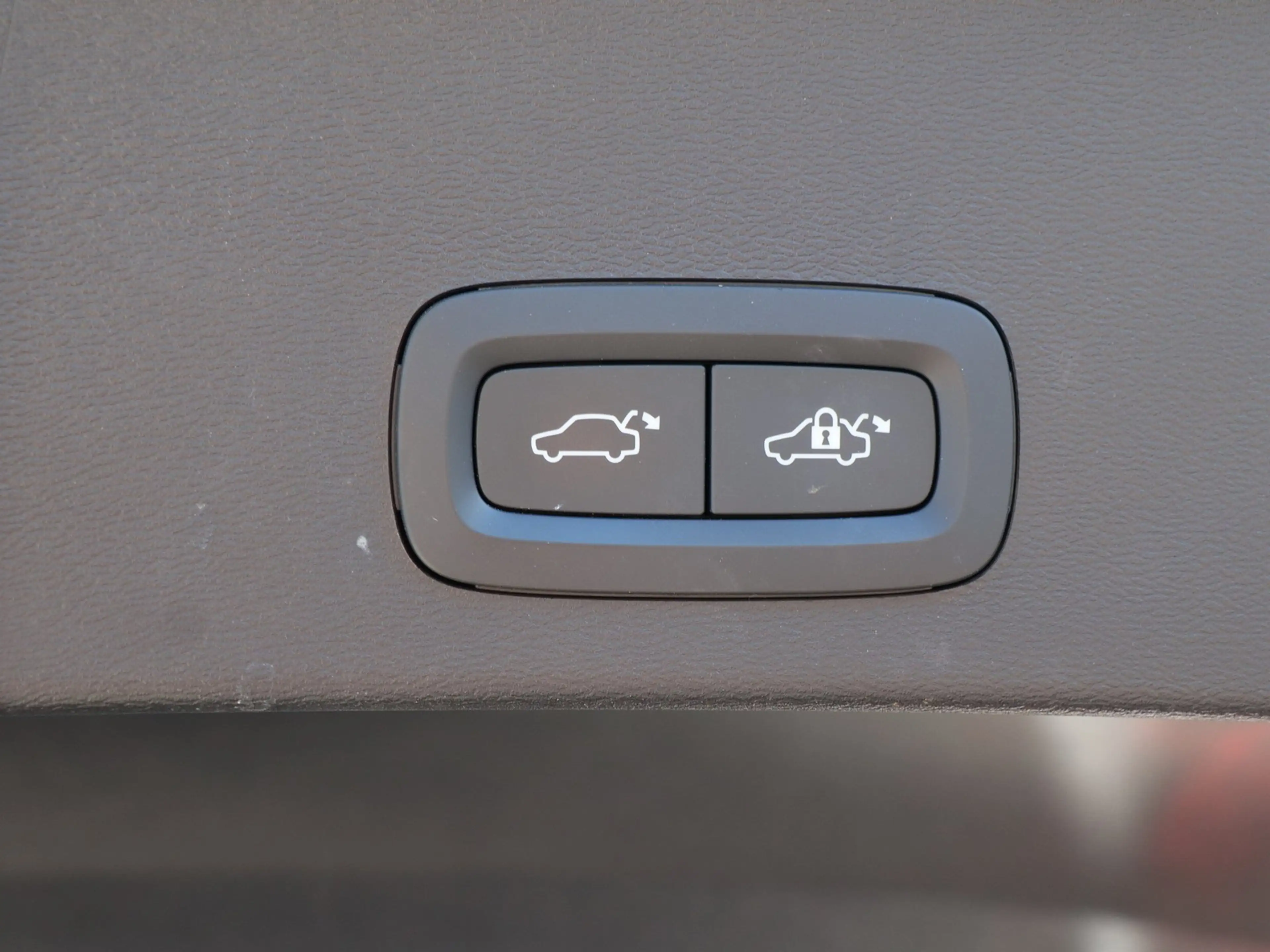 Volvo XC40 T5 Ultimate Dark Recharge Plug-In Hybrid Navi*P... — photo 16