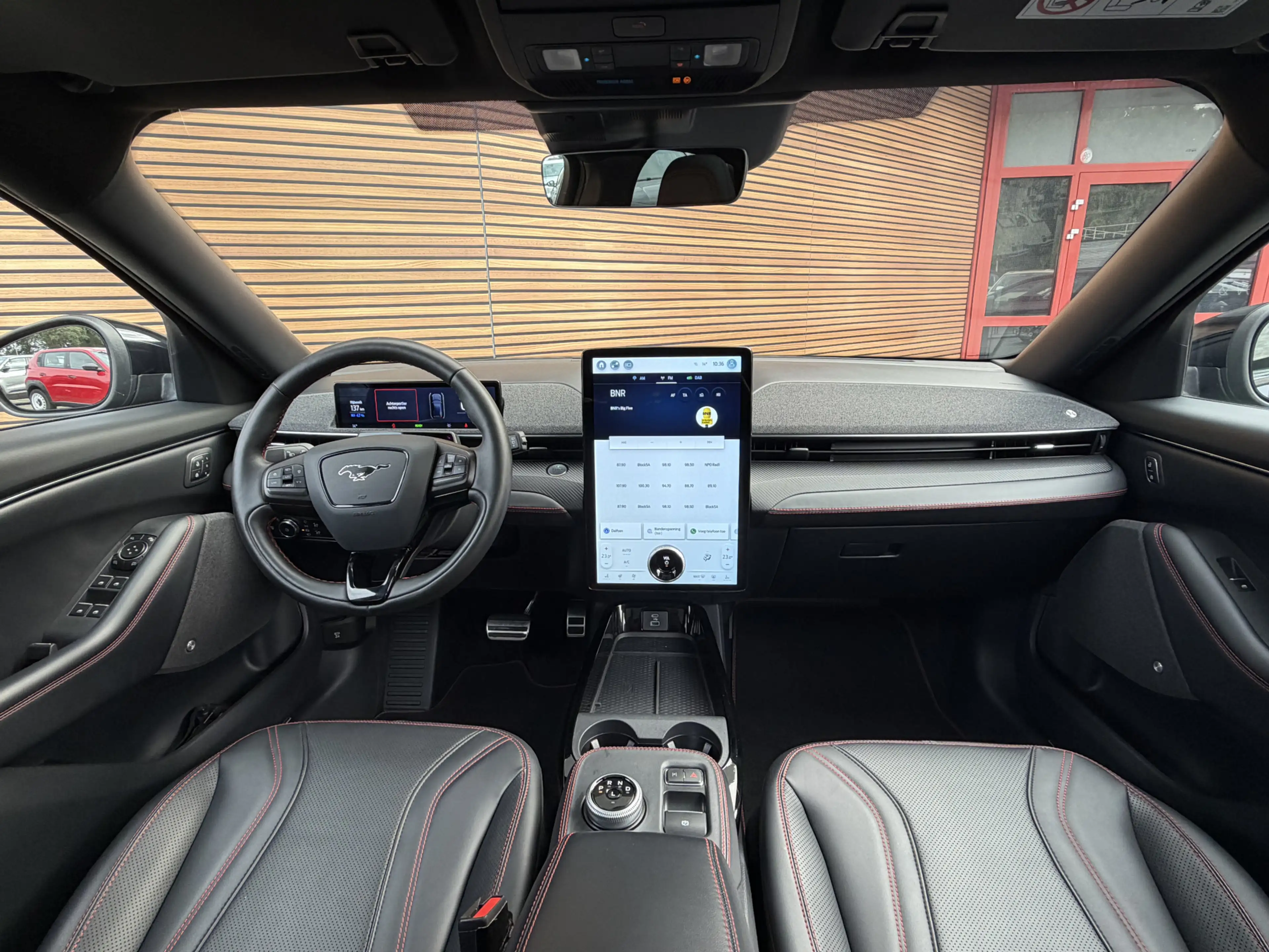 Ford Mustang Mach-E AWD 75 kWh Panoramadak / Trekhaak / SOH 95% — photo 3