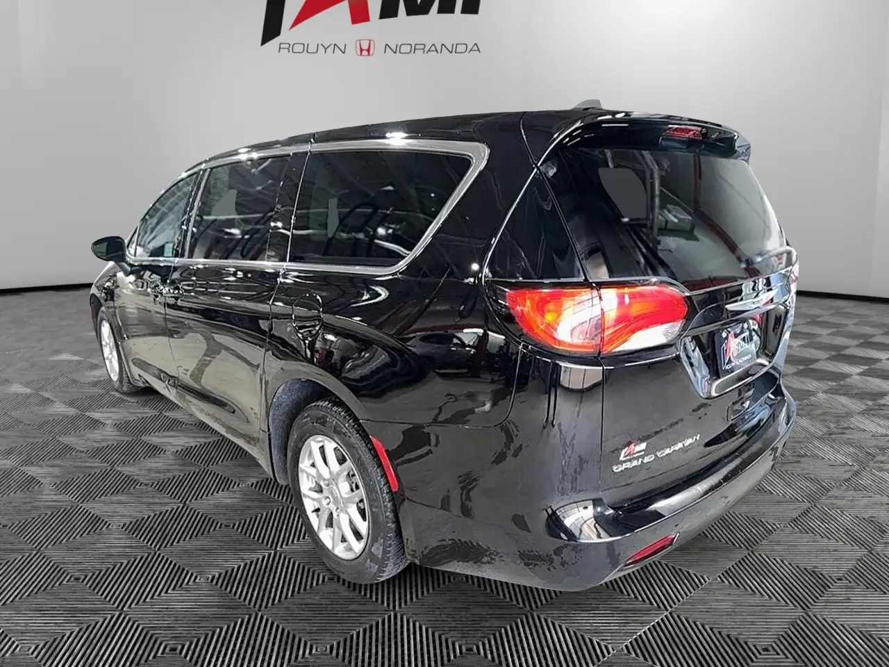 Chrysler Grand Caravan снимка Chrysler Grand Caravan