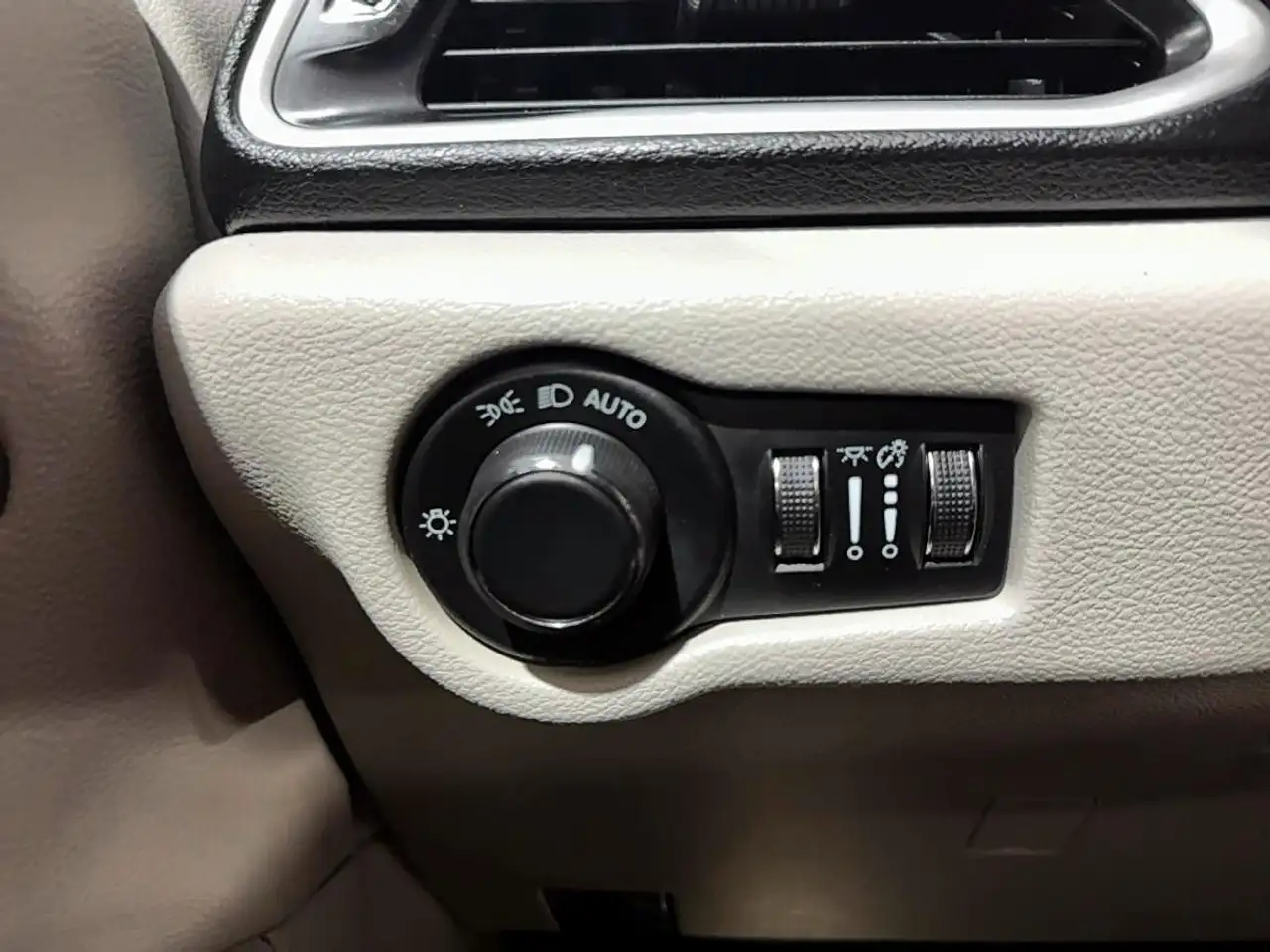 Chrysler Grand Caravan снимка Chrysler Grand Caravan