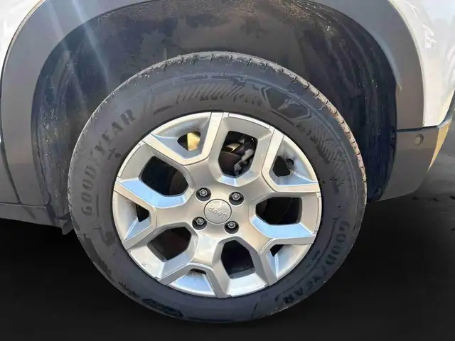 Jeep Avenger view 5