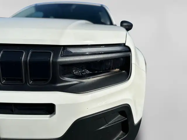 Jeep Avenger view 3