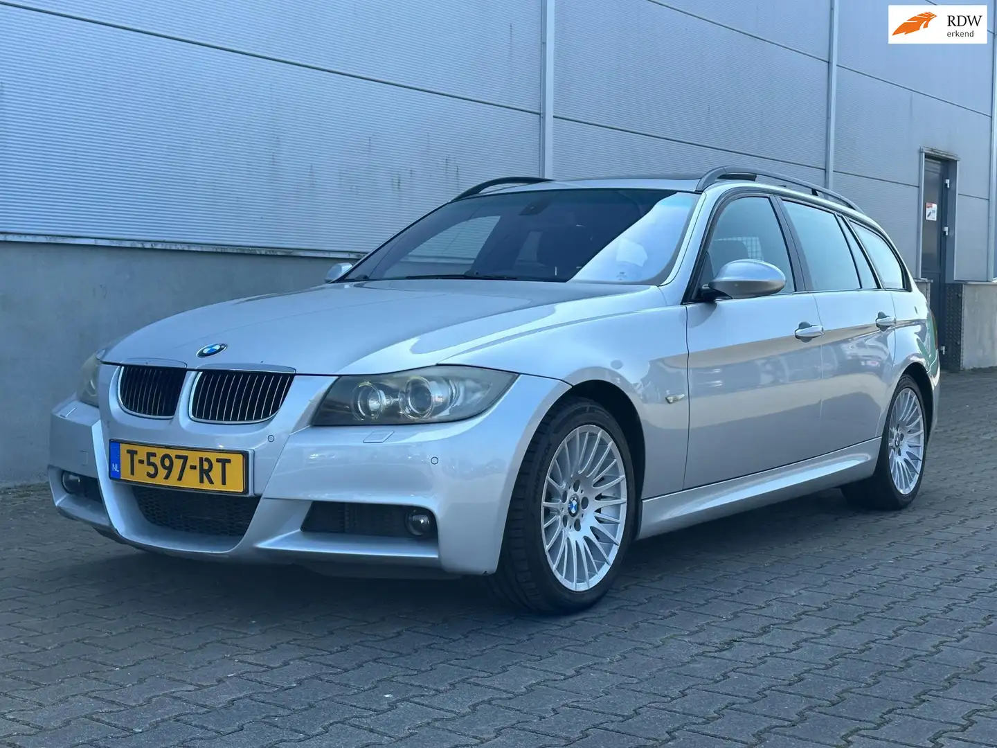 BMW 330 3-serie Touring 330xi xDrive | M-pakket | Pano dak Gri - 1