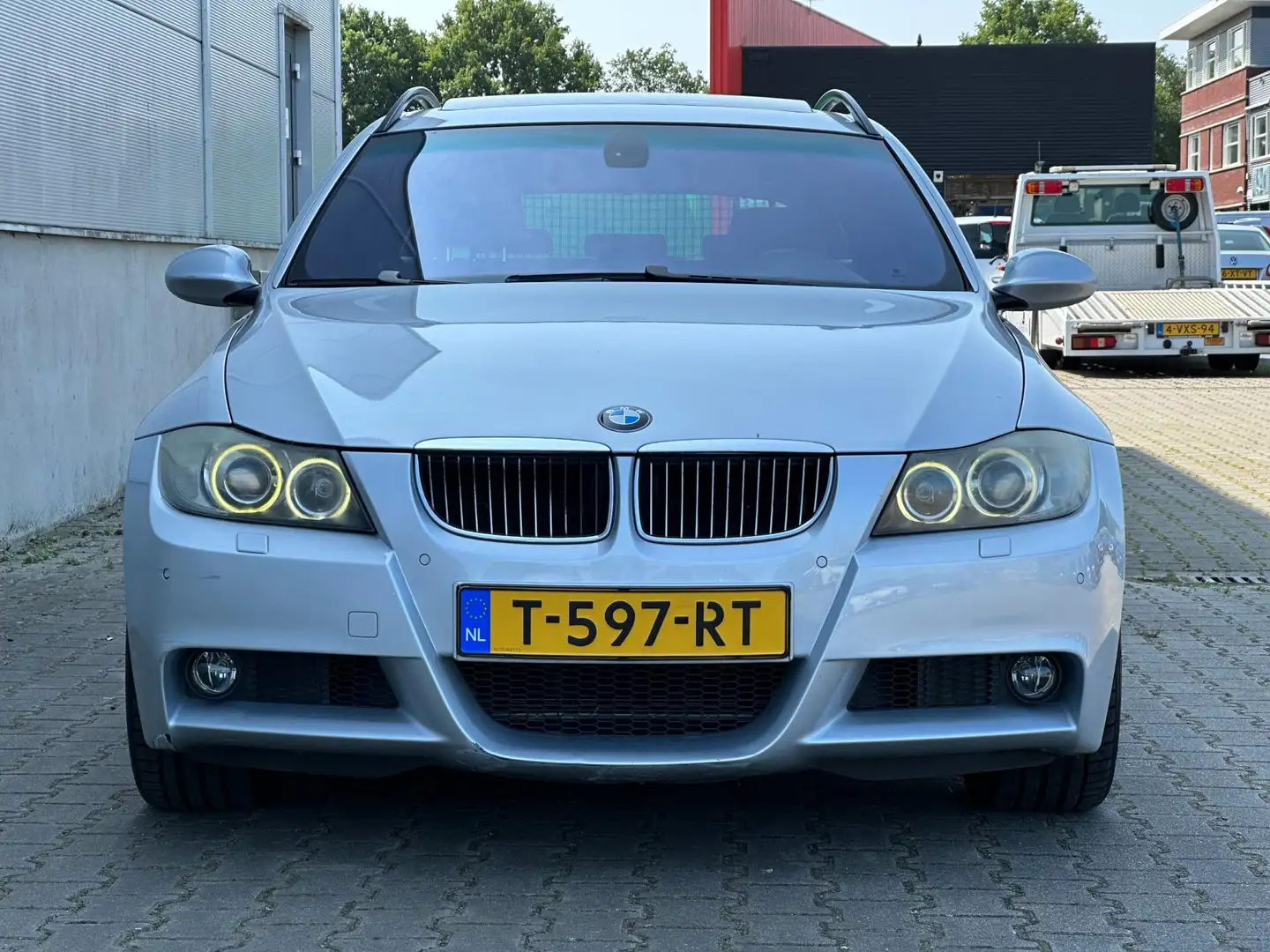 BMW 330 3-serie Touring 330xi xDrive | M-pakket | Pano dak Gri - 2