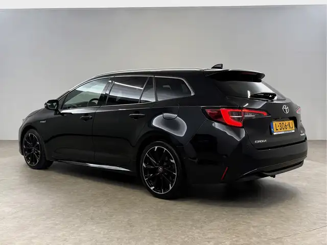 Toyota Corolla view 3