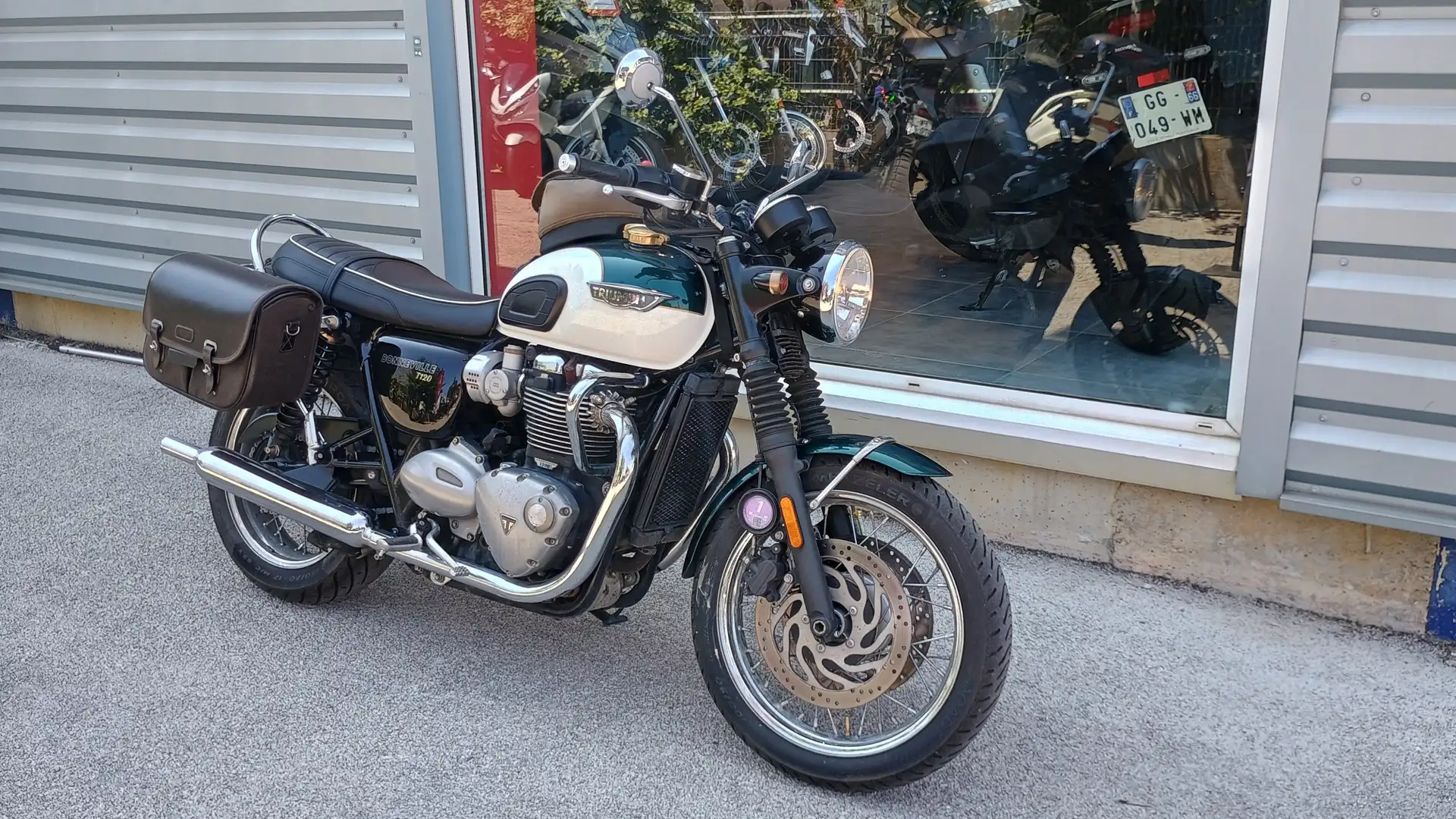 Triumph Bonneville T120 Grün - 2