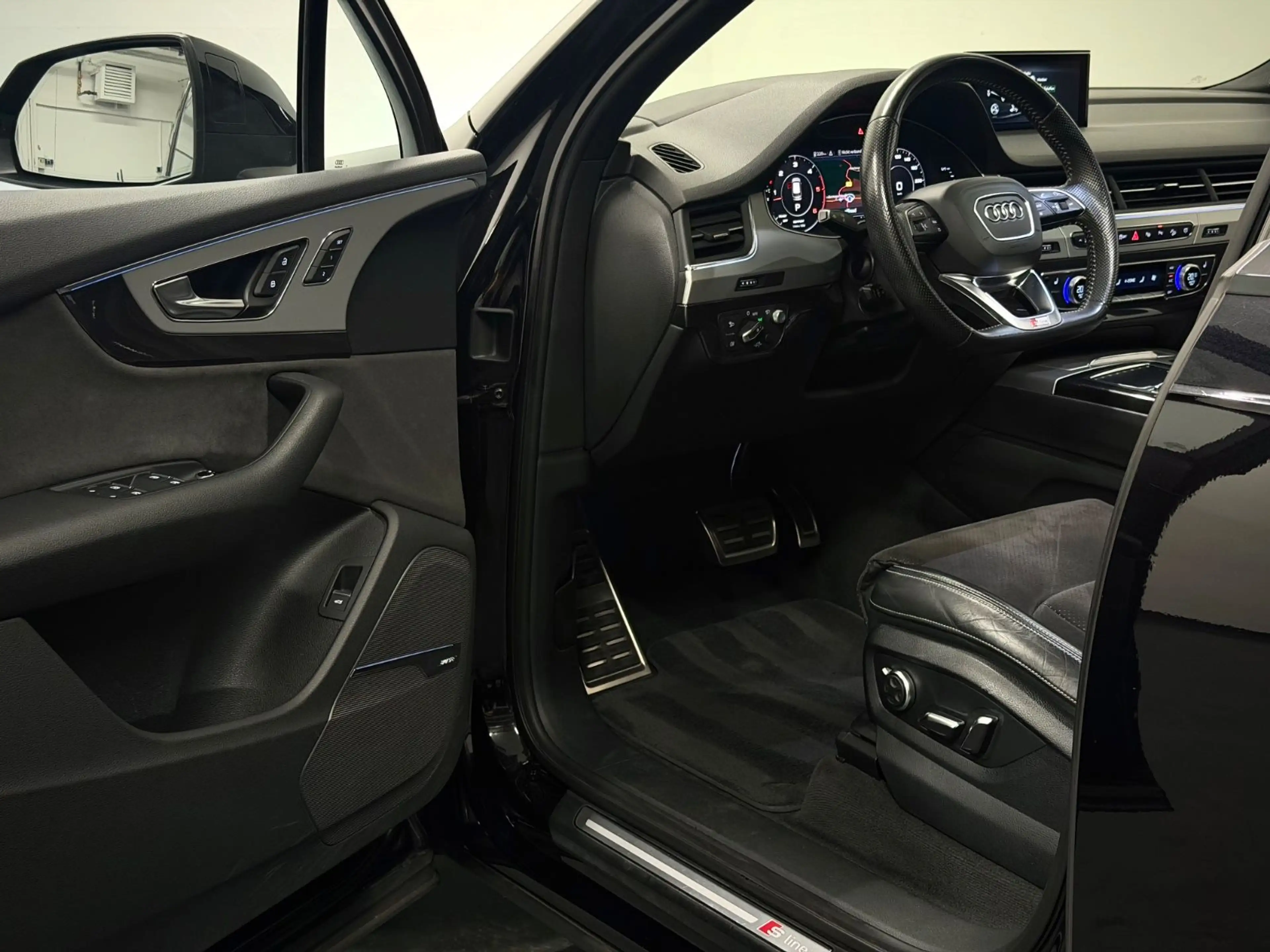 Audi Q7 50 TDI 3x S-LINE 7-SITZ/PANO/AHK/360/QUATTRO — photo 14