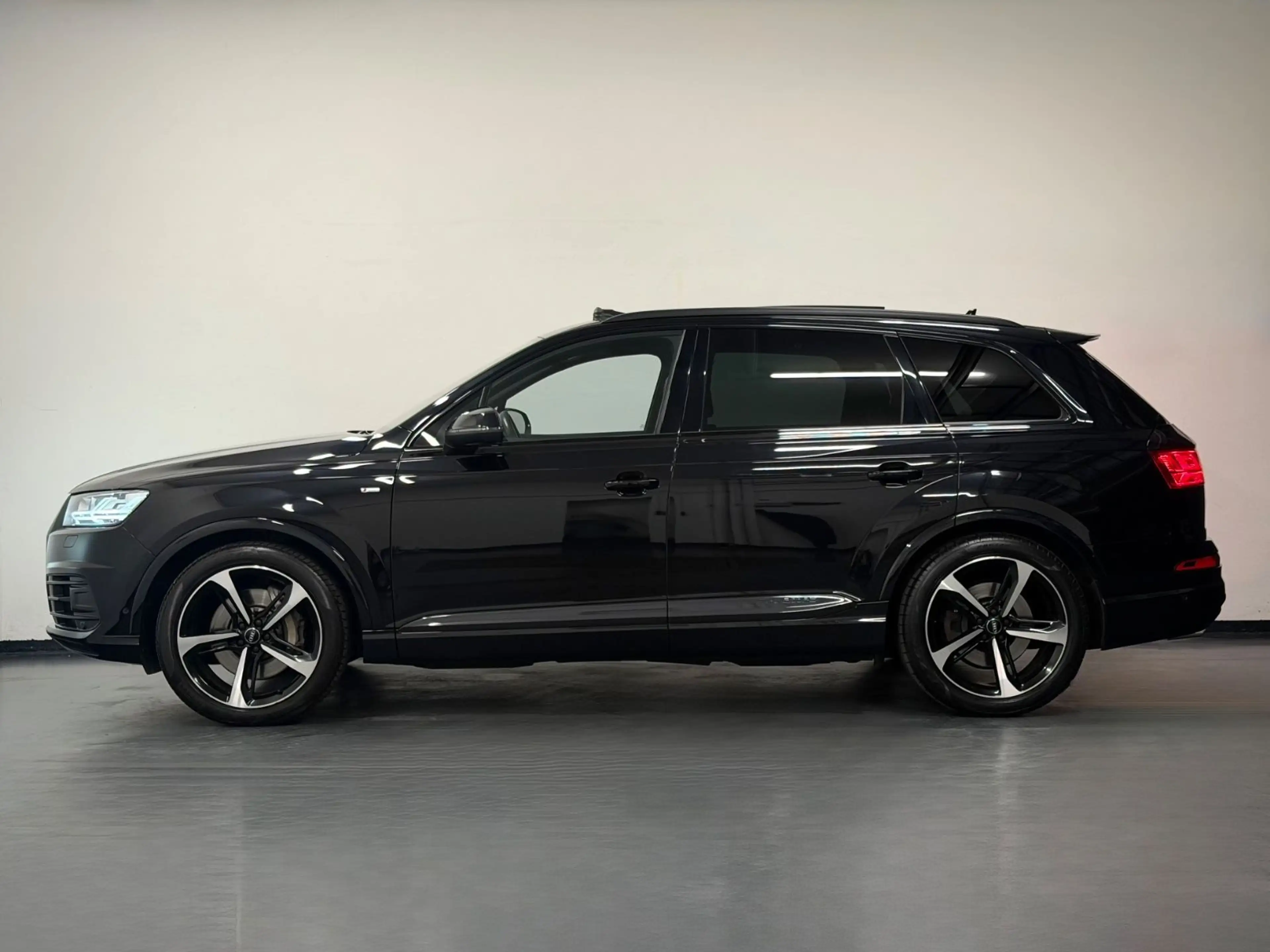 Audi Q7 50 TDI 3x S-LINE 7-SITZ/PANO/AHK/360/QUATTRO — photo 12
