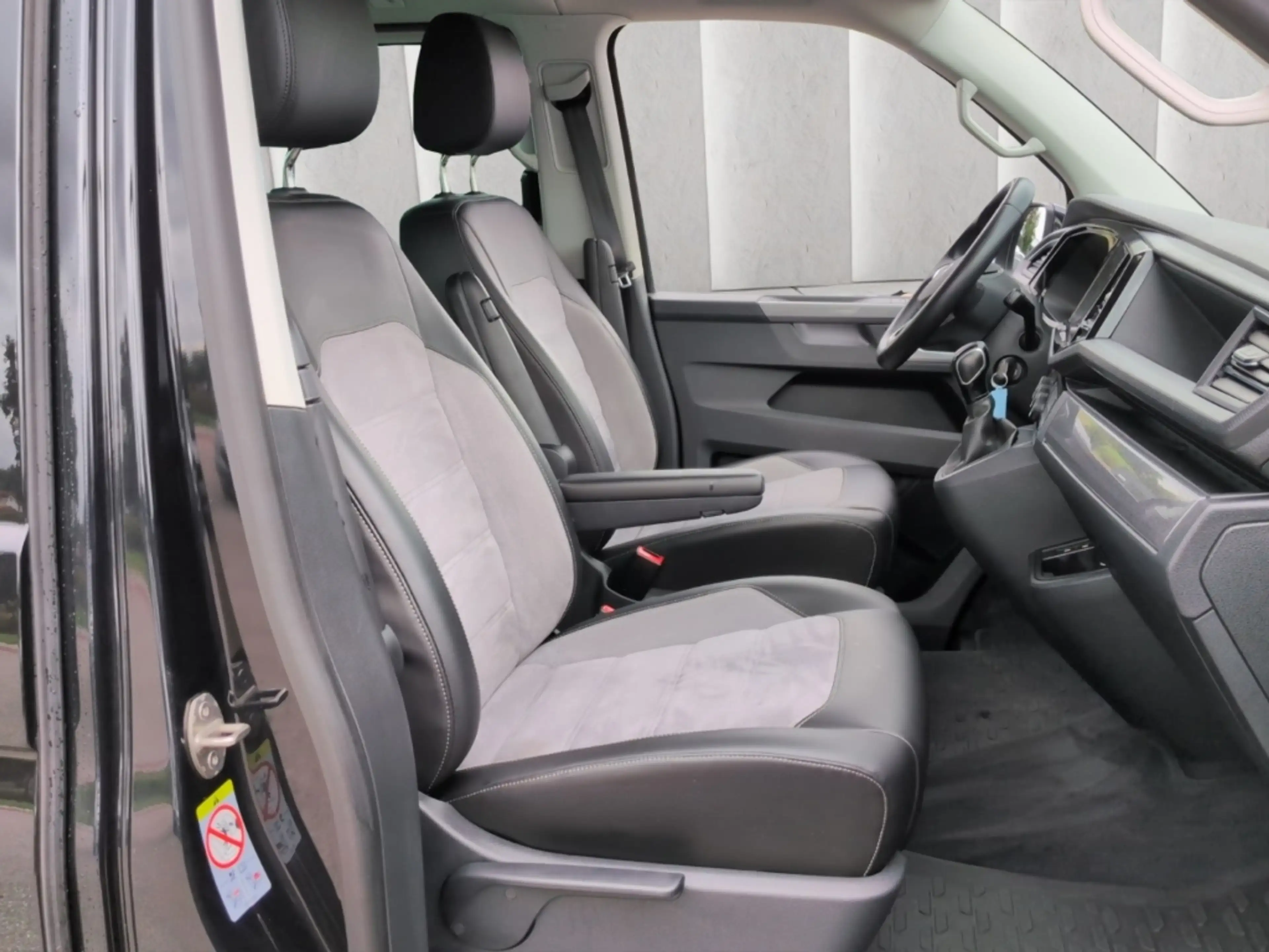Volkswagen T6.1 Multivan HIGHLINE 4Mot*204PS AHK ACC R-Kam — photo 8
