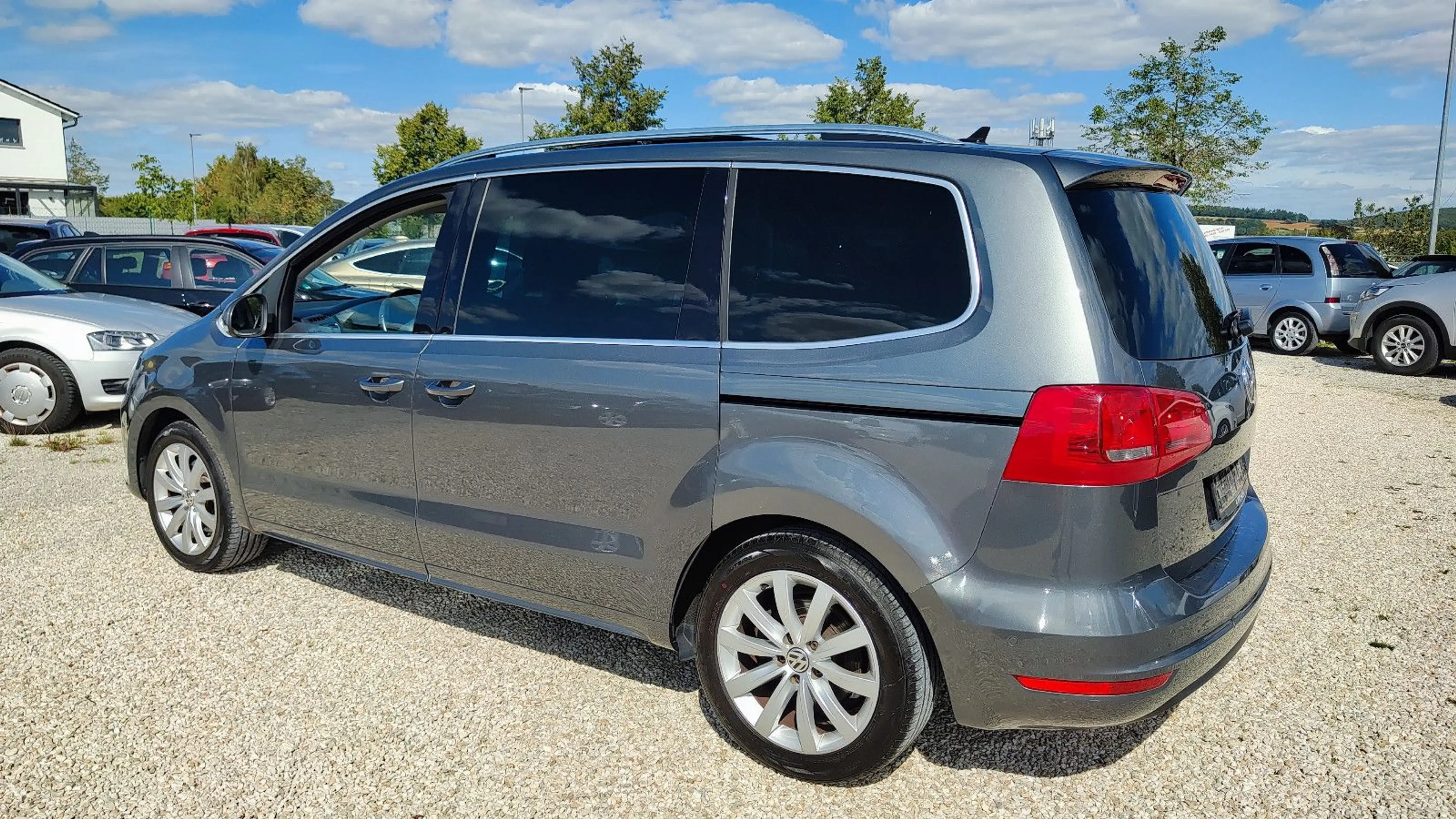 Volkswagen Sharan 2.0 TDI Highline BMT Xenon*Navi*Pano*AHK* — photo 5