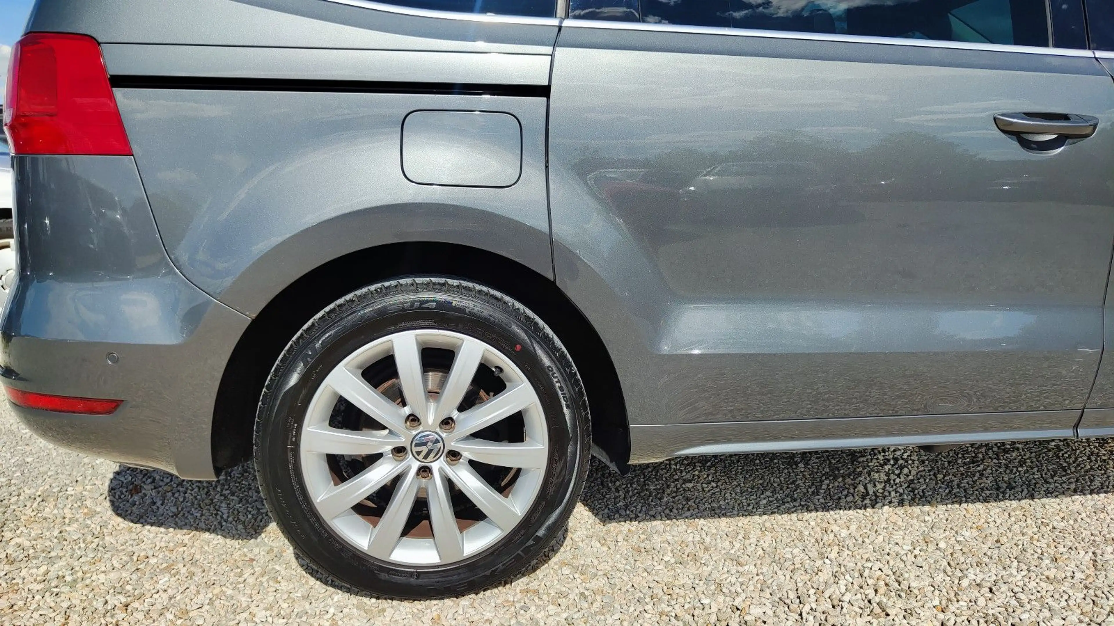 Volkswagen Sharan 2.0 TDI Highline BMT Xenon*Navi*Pano*AHK* — photo 12