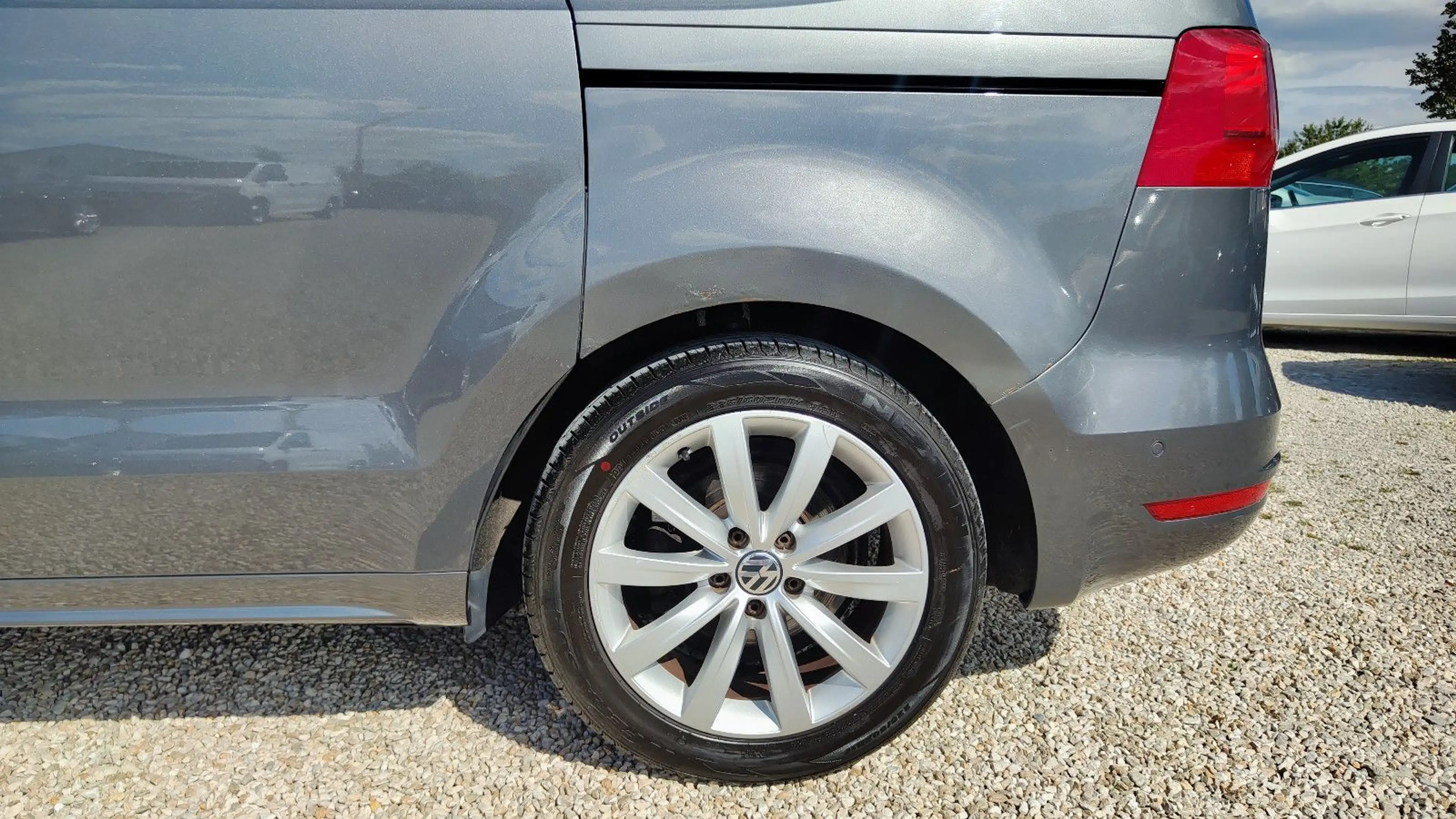 Volkswagen Sharan 2.0 TDI Highline BMT Xenon*Navi*Pano*AHK* — photo 7