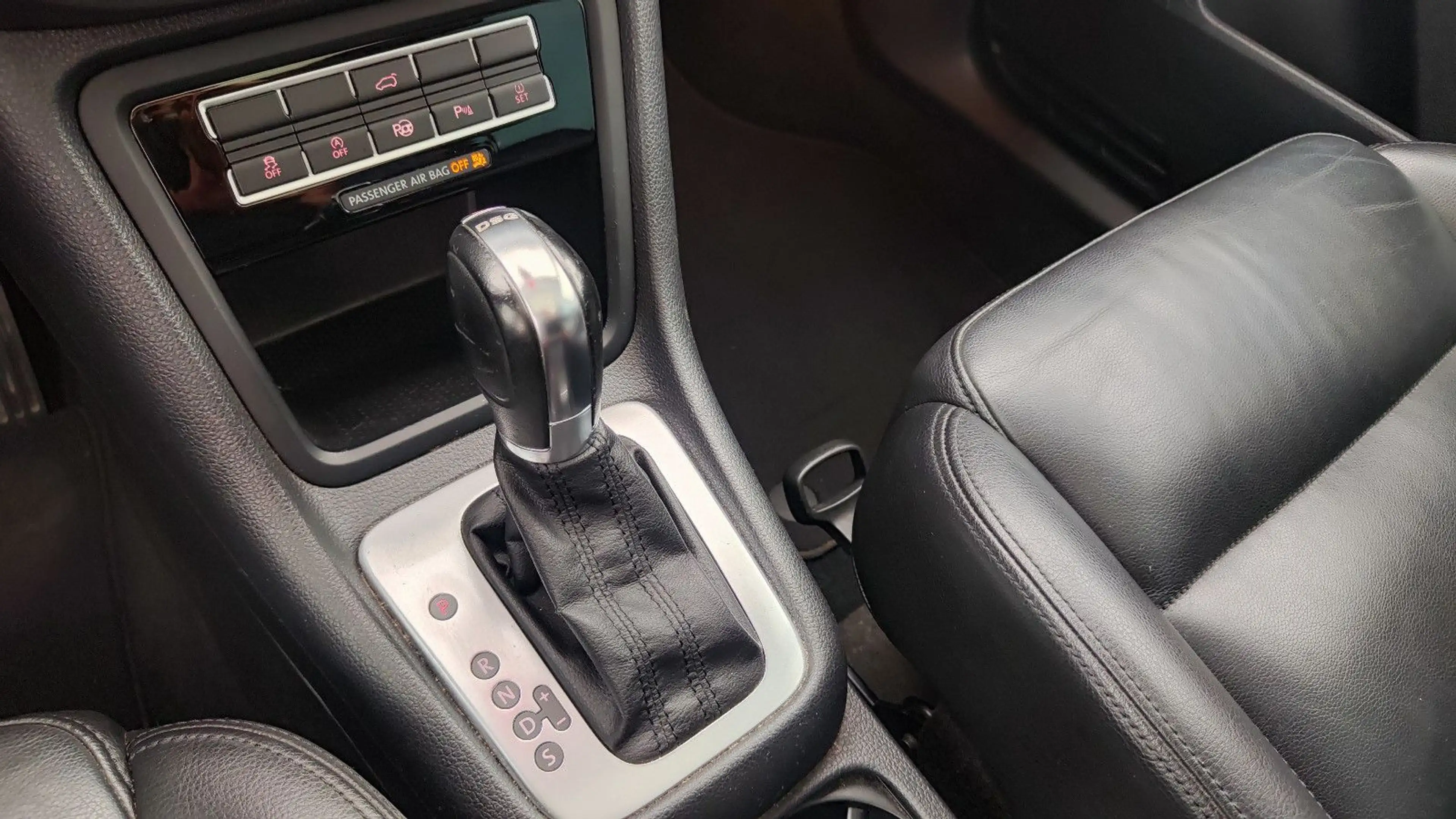 Volkswagen Sharan 2.0 TDI Highline BMT Xenon*Navi*Pano*AHK* — photo 30