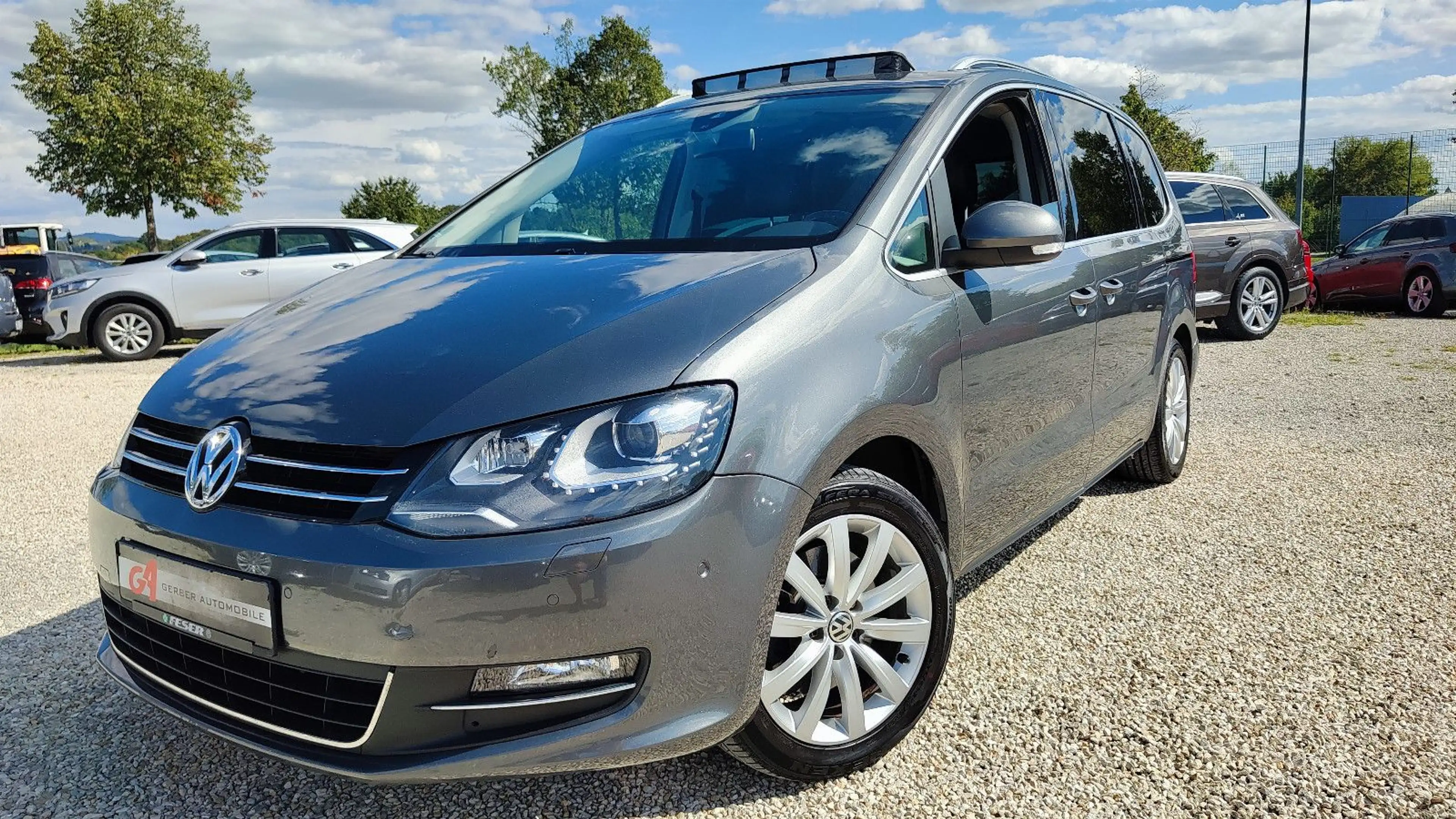 Volkswagen Sharan 2.0 TDI Highline BMT Xenon*Navi*Pano*AHK* — photo 2