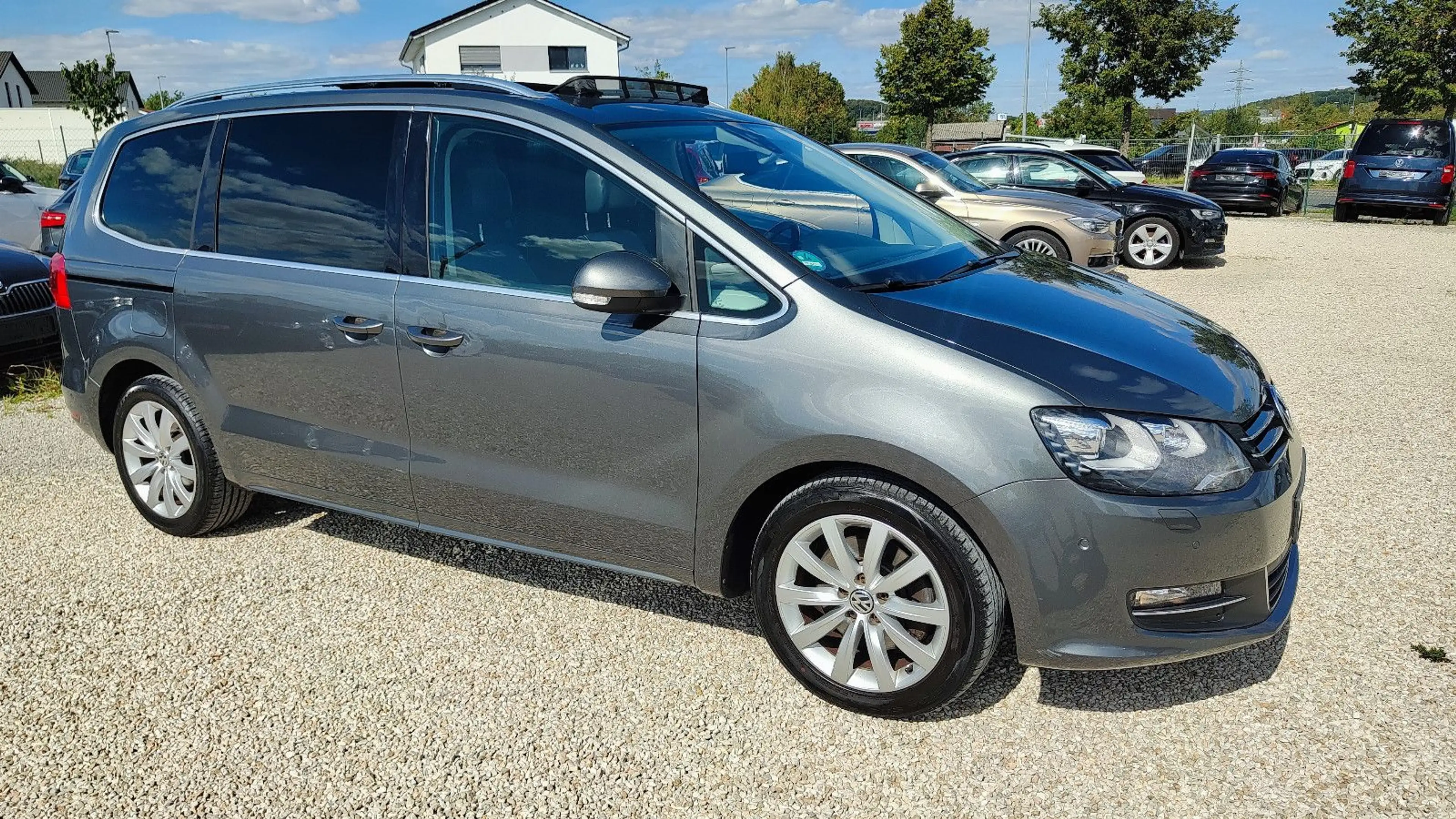 Volkswagen Sharan 2.0 TDI Highline BMT Xenon*Navi*Pano*AHK* — photo 13