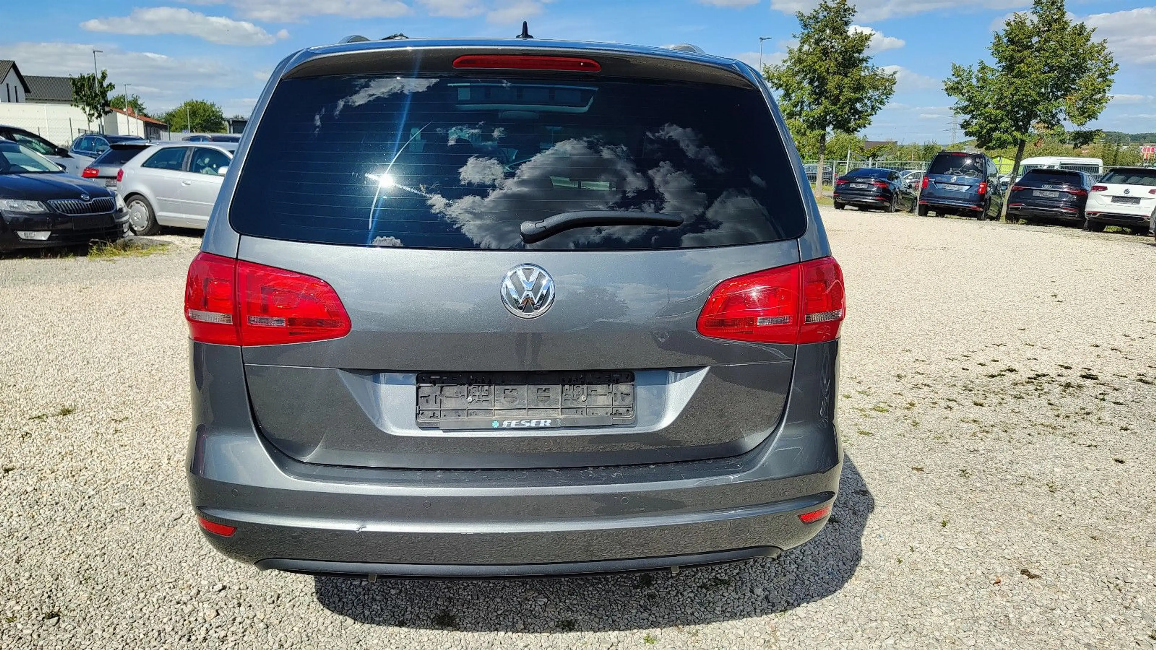Volkswagen Sharan 2.0 TDI Highline BMT Xenon*Navi*Pano*AHK* — photo 9