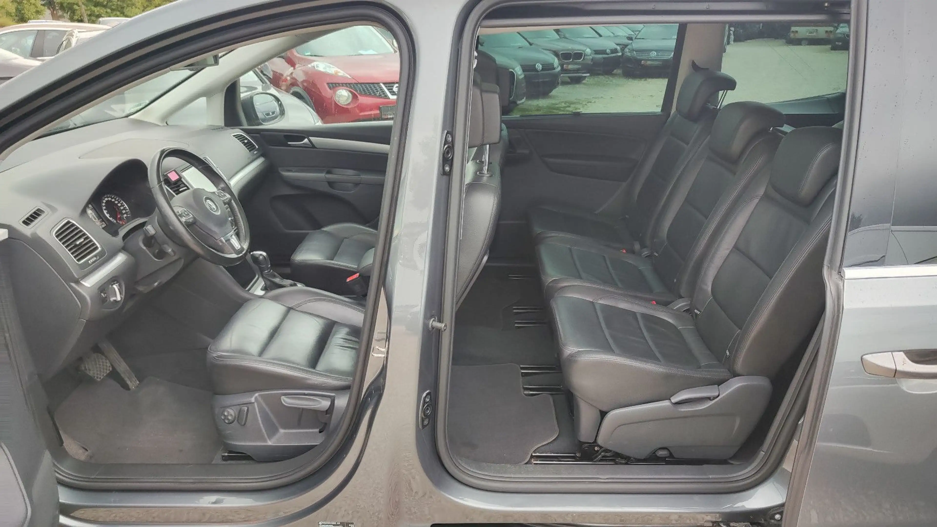 Volkswagen Sharan 2.0 TDI Highline BMT Xenon*Navi*Pano*AHK* — photo 33