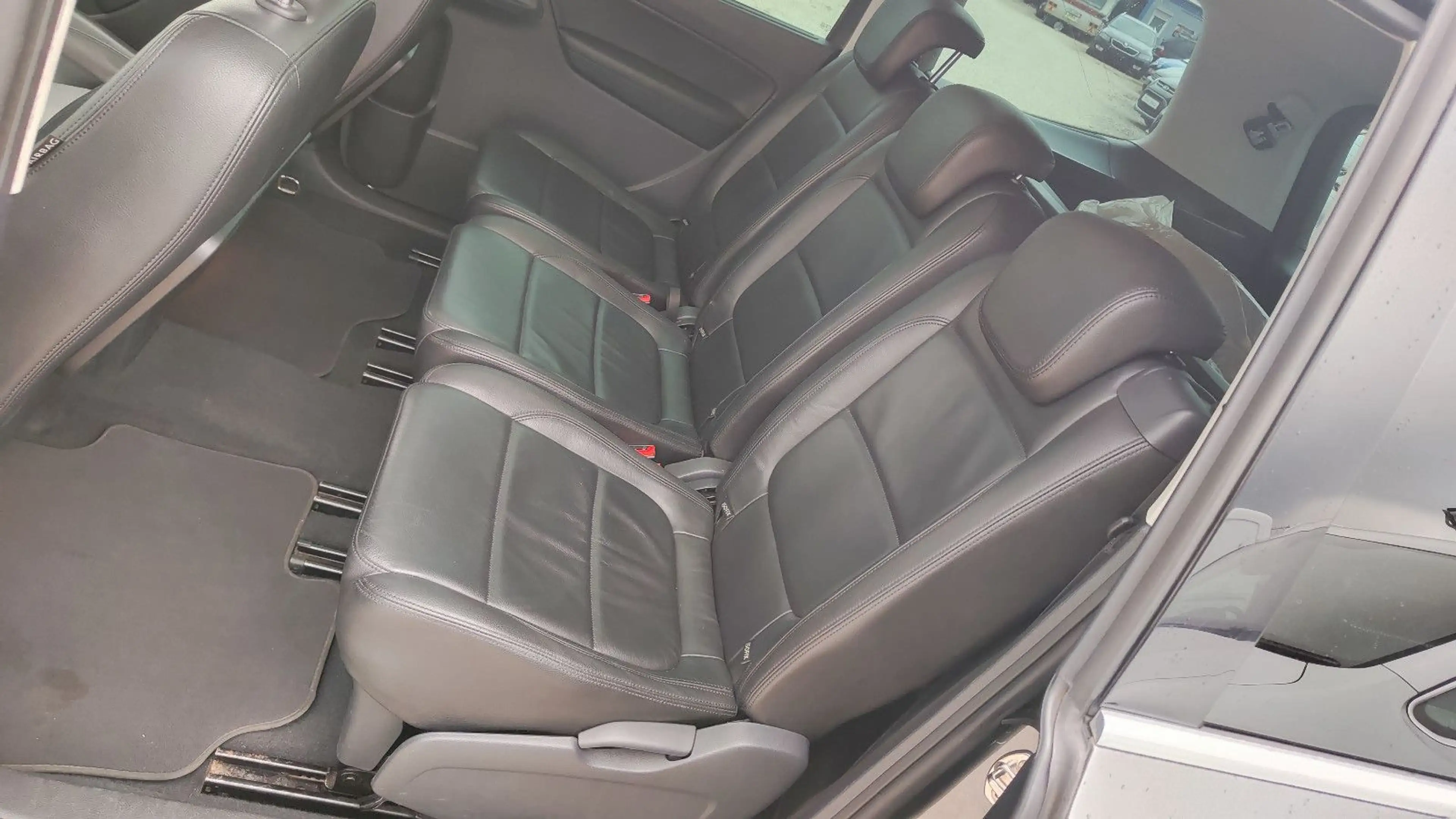Volkswagen Sharan 2.0 TDI Highline BMT Xenon*Navi*Pano*AHK* — photo 34