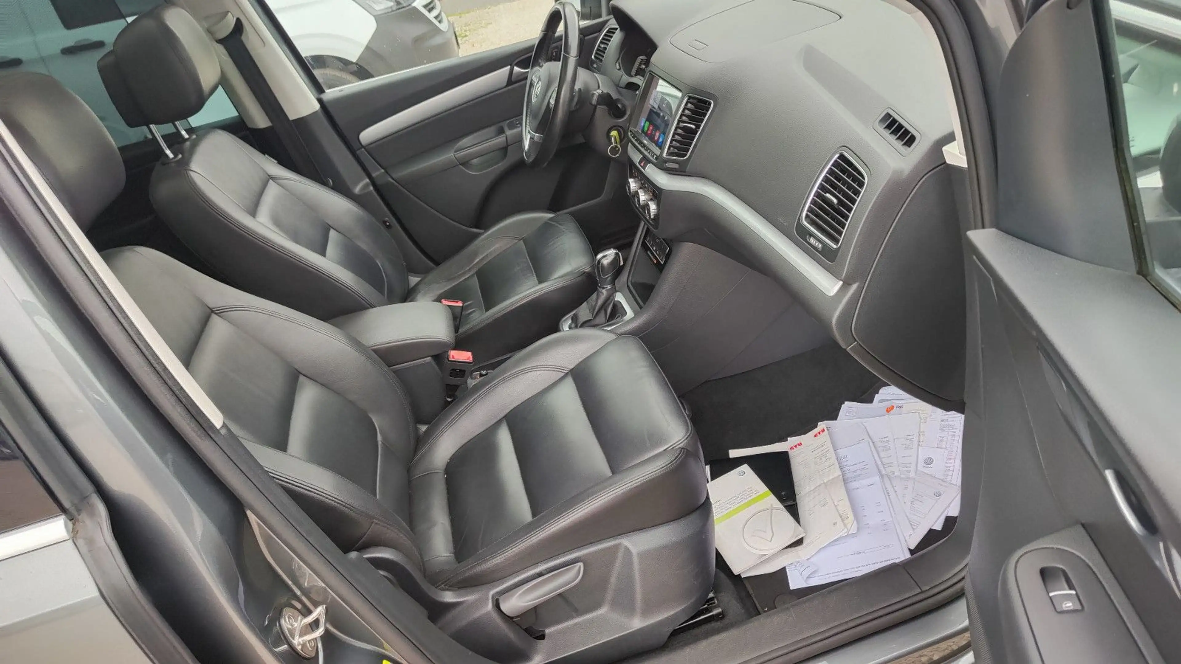 Volkswagen Sharan 2.0 TDI Highline BMT Xenon*Navi*Pano*AHK* — photo 31