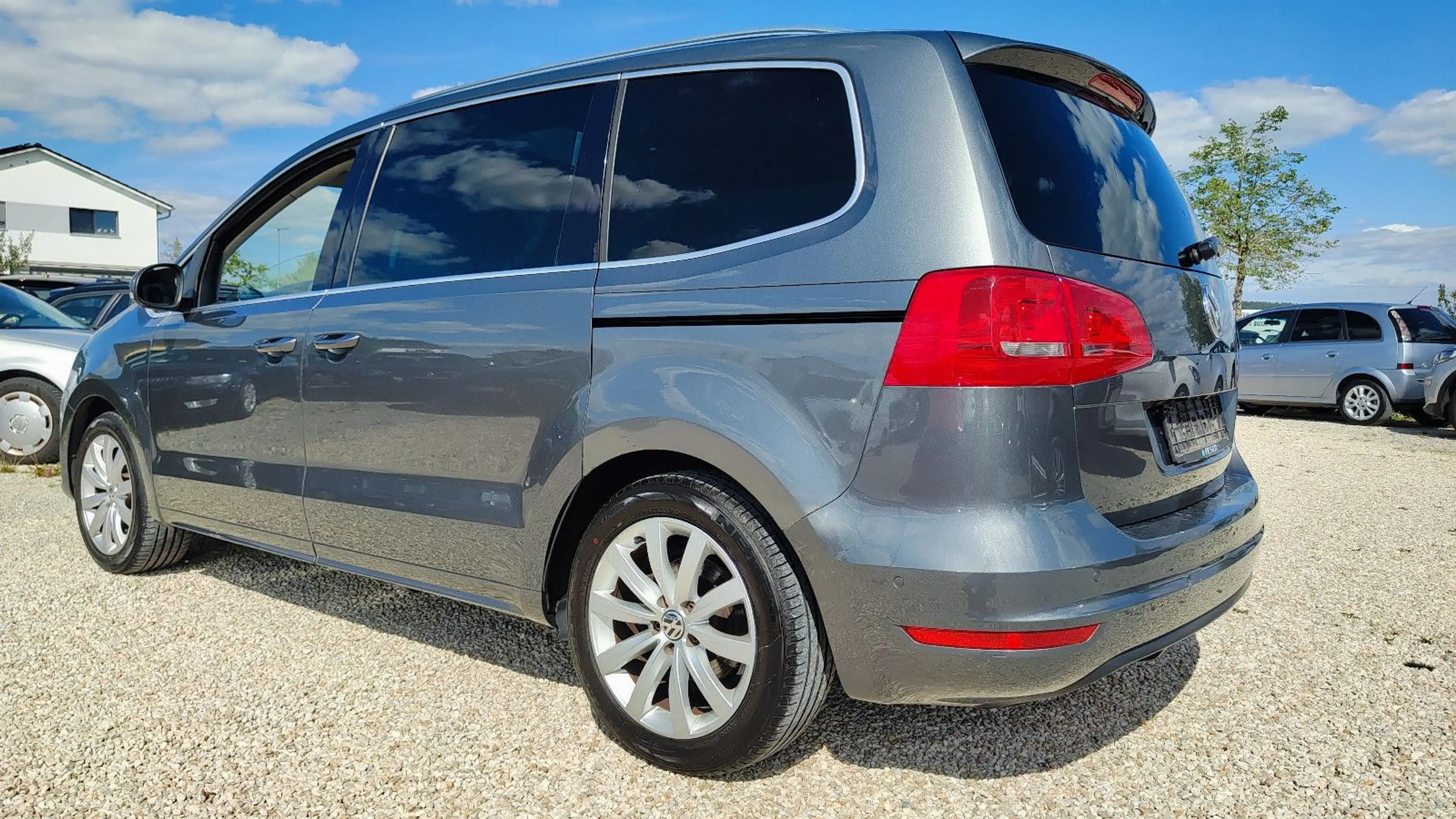 Volkswagen Sharan 2.0 TDI Highline BMT Xenon*Navi*Pano*AHK* — photo 6